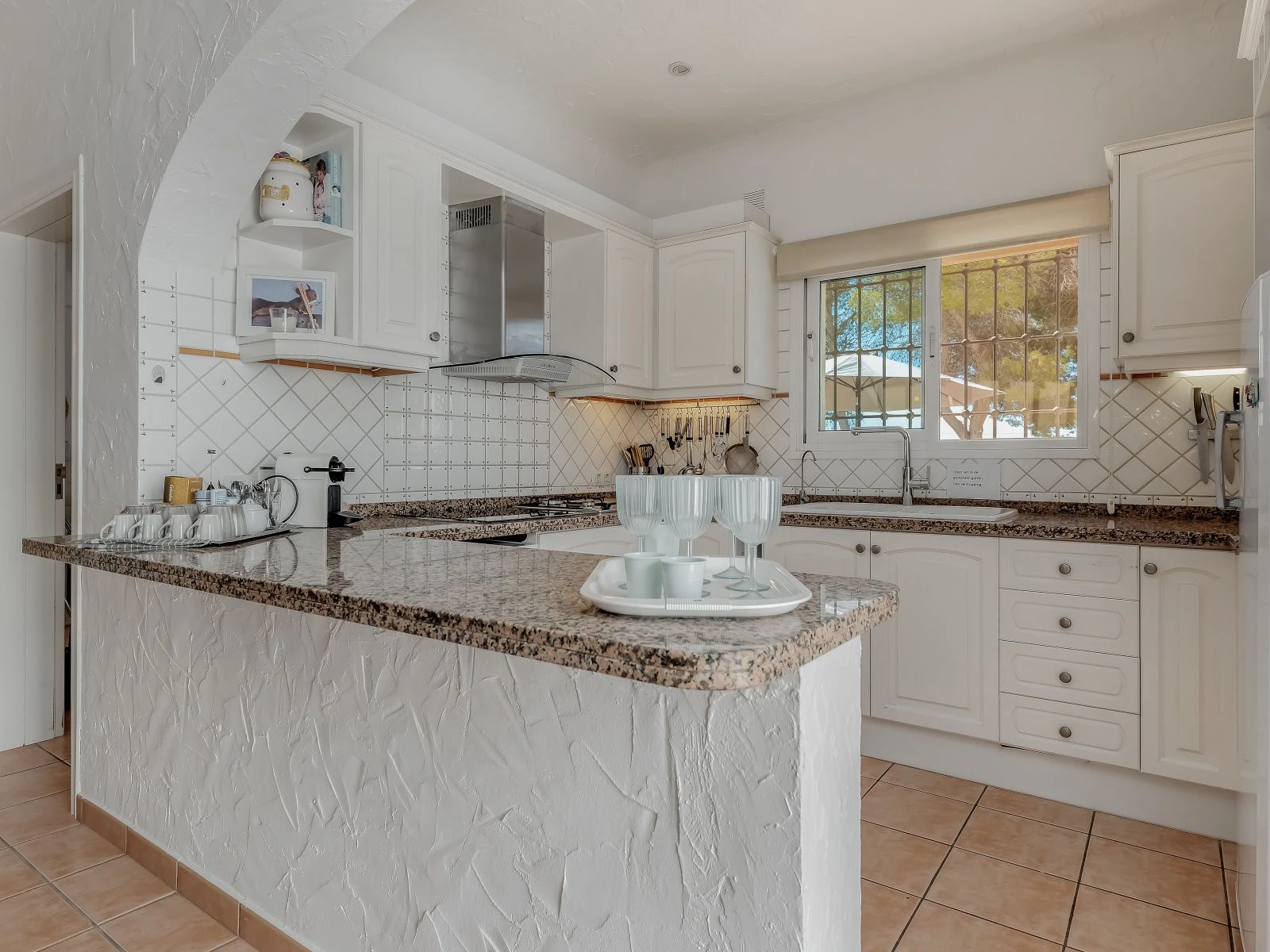 Villa con dos viviendas independientes, bonitas vistas al mar y a un paso de Moraira