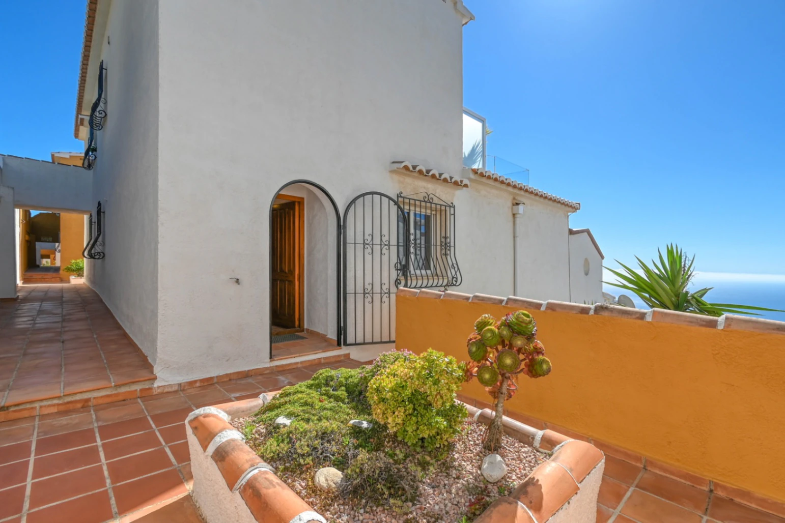 APARTAMENTO EN PUEBLO PANORAMA CON IMPRESIONANTES VISTAS AL MAR. PRIMER PISO