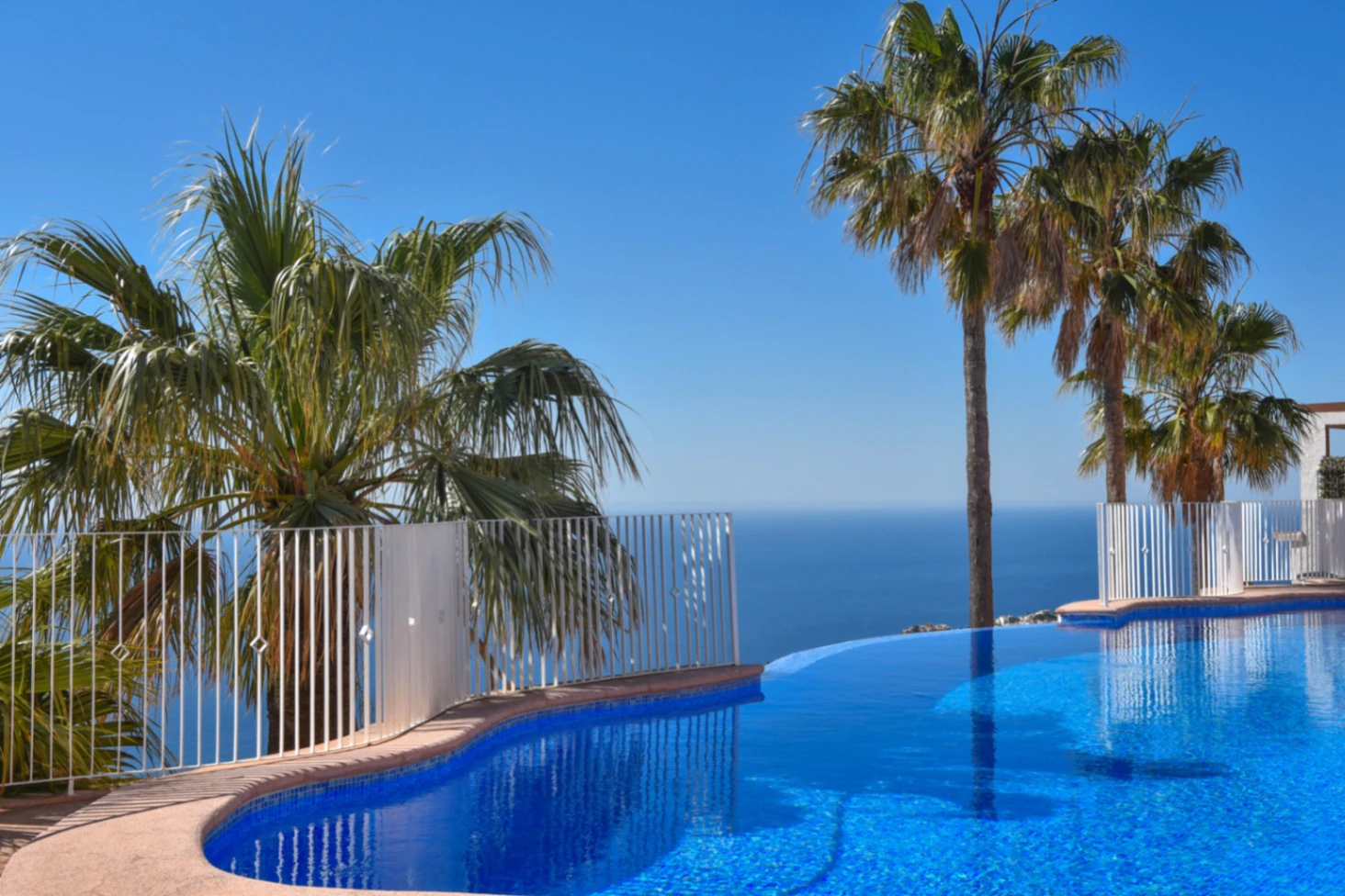 APARTAMENTO EN PUEBLO PANORAMA CON IMPRESIONANTES VISTAS AL MAR. PRIMER PISO