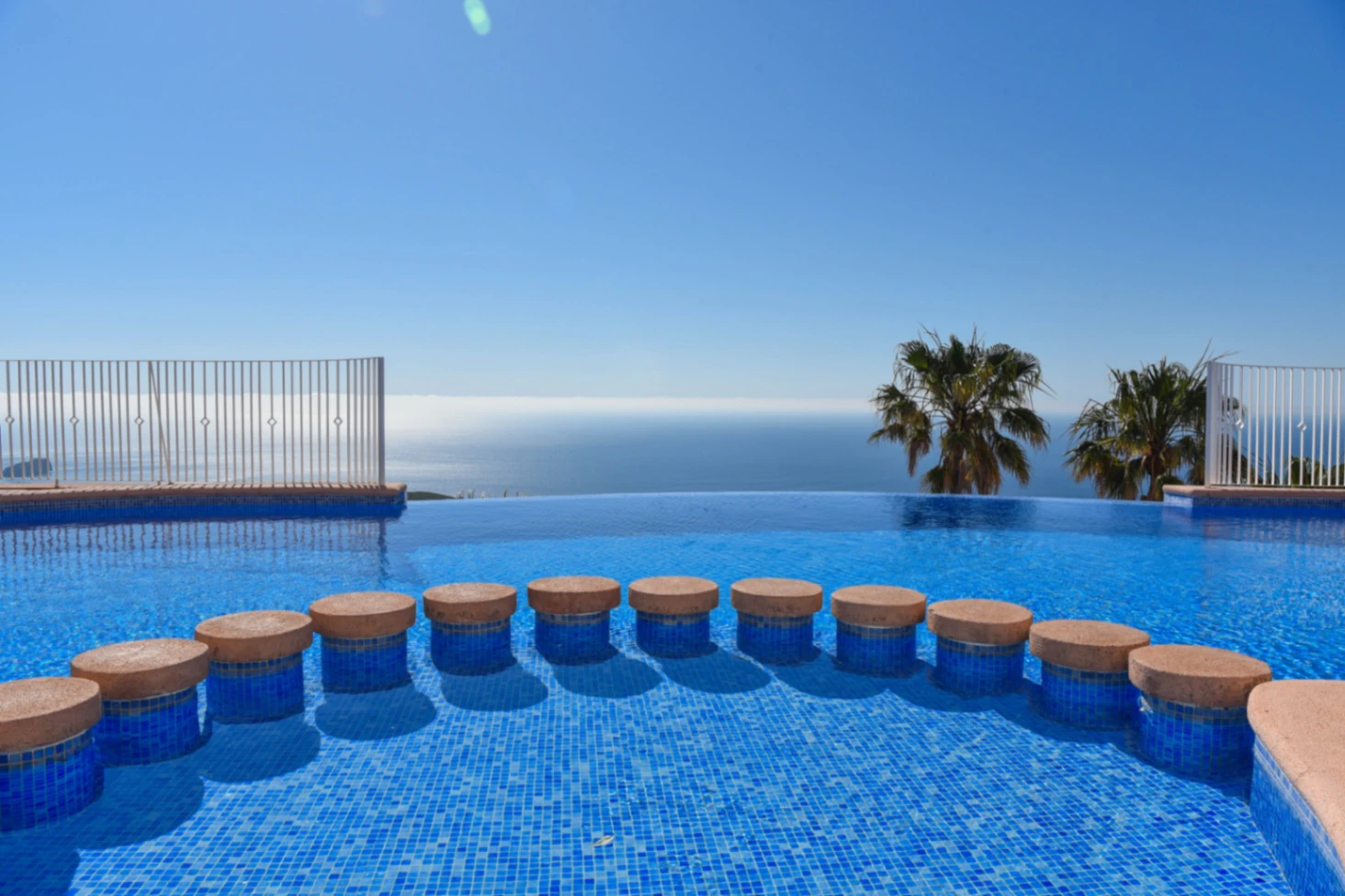 APARTAMENTO EN PUEBLO PANORAMA CON IMPRESIONANTES VISTAS AL MAR. PRIMER PISO