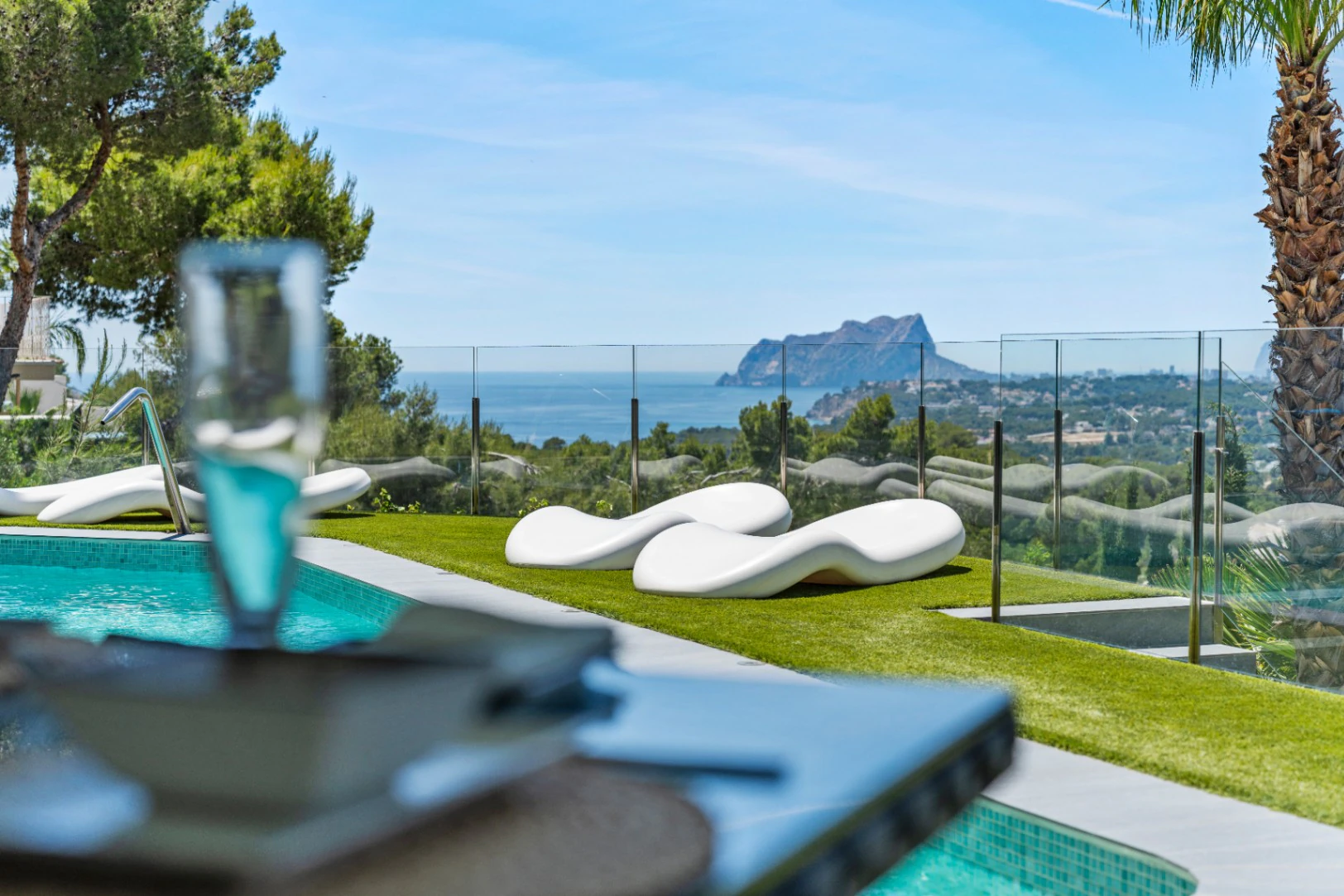 Villa de lujo en Moraira, 5 habitaciones, piscina privada  y vistas al mar y montaña