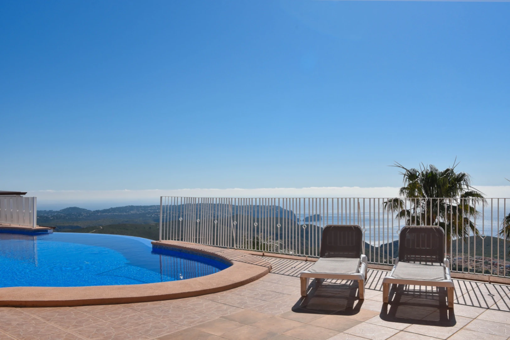 APARTAMENTO EN PUEBLO PANORAMA CON IMPRESIONANTES VISTAS AL MAR. PRIMER PISO