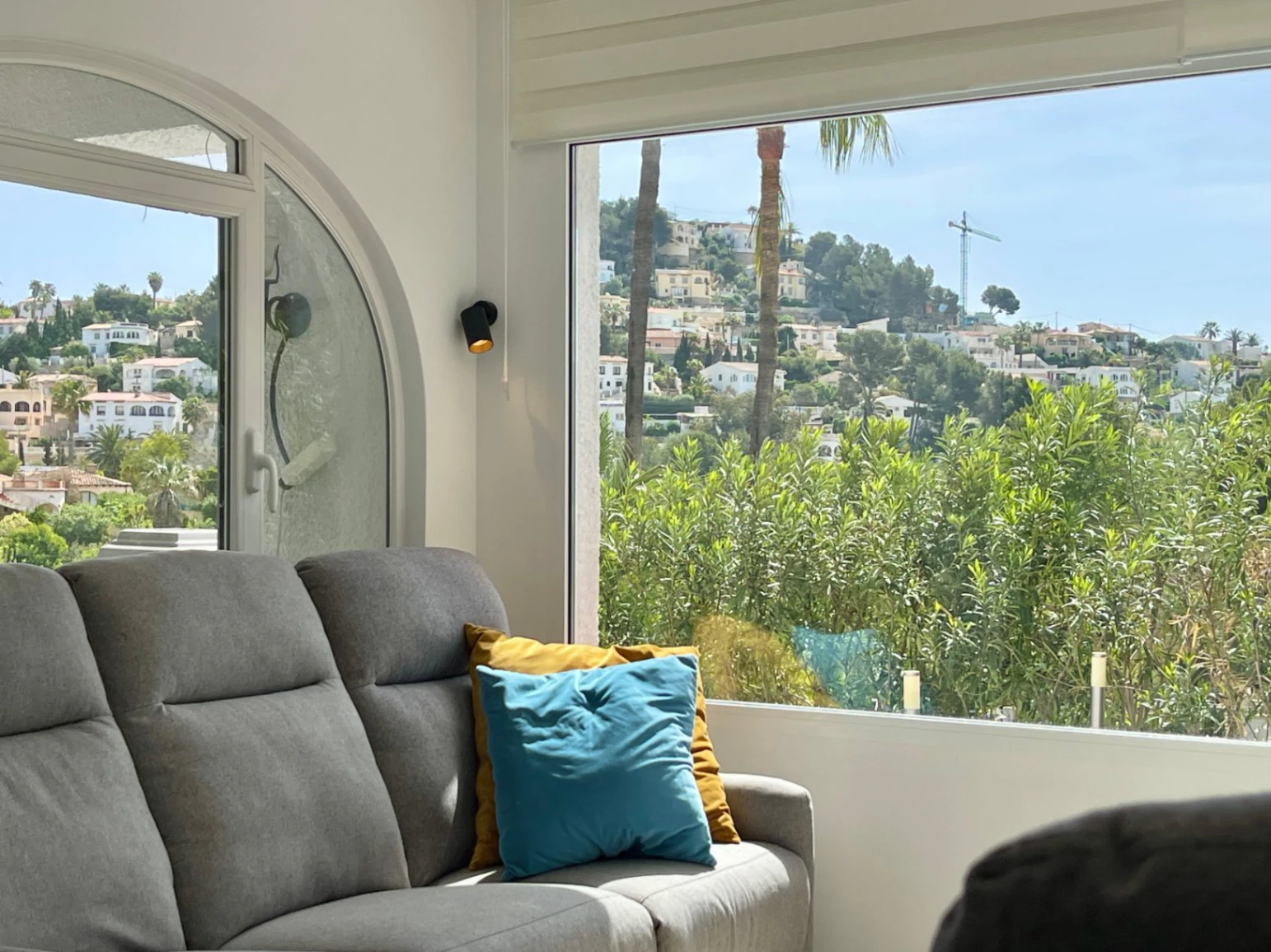 Acogedora villa con piscina privada y vistas abiertas en Benissa