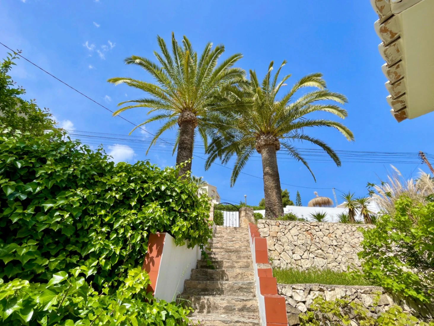 Acogedora villa con piscina privada y vistas abiertas en Benissa