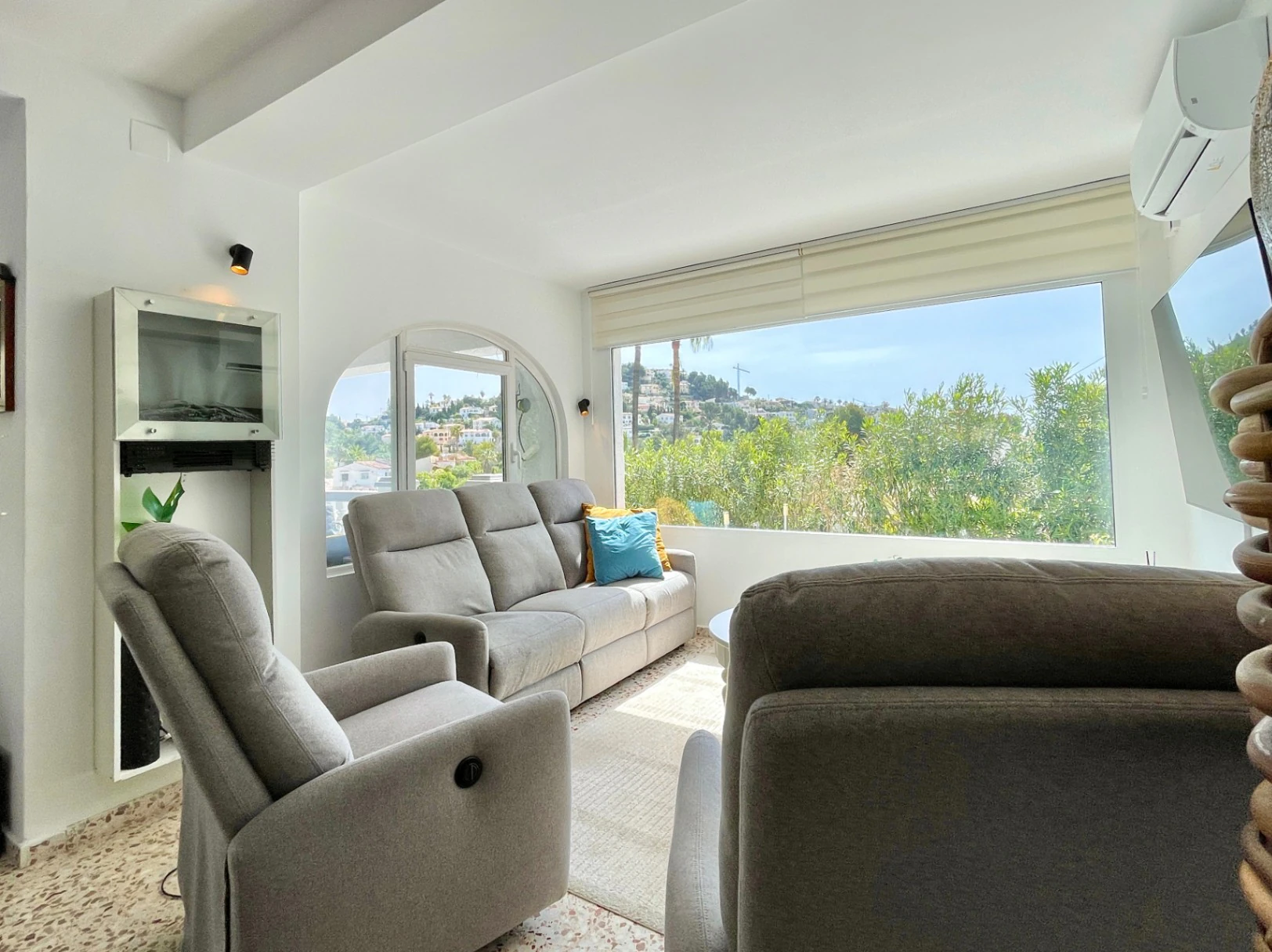 Acogedora villa con piscina privada y vistas abiertas en Benissa