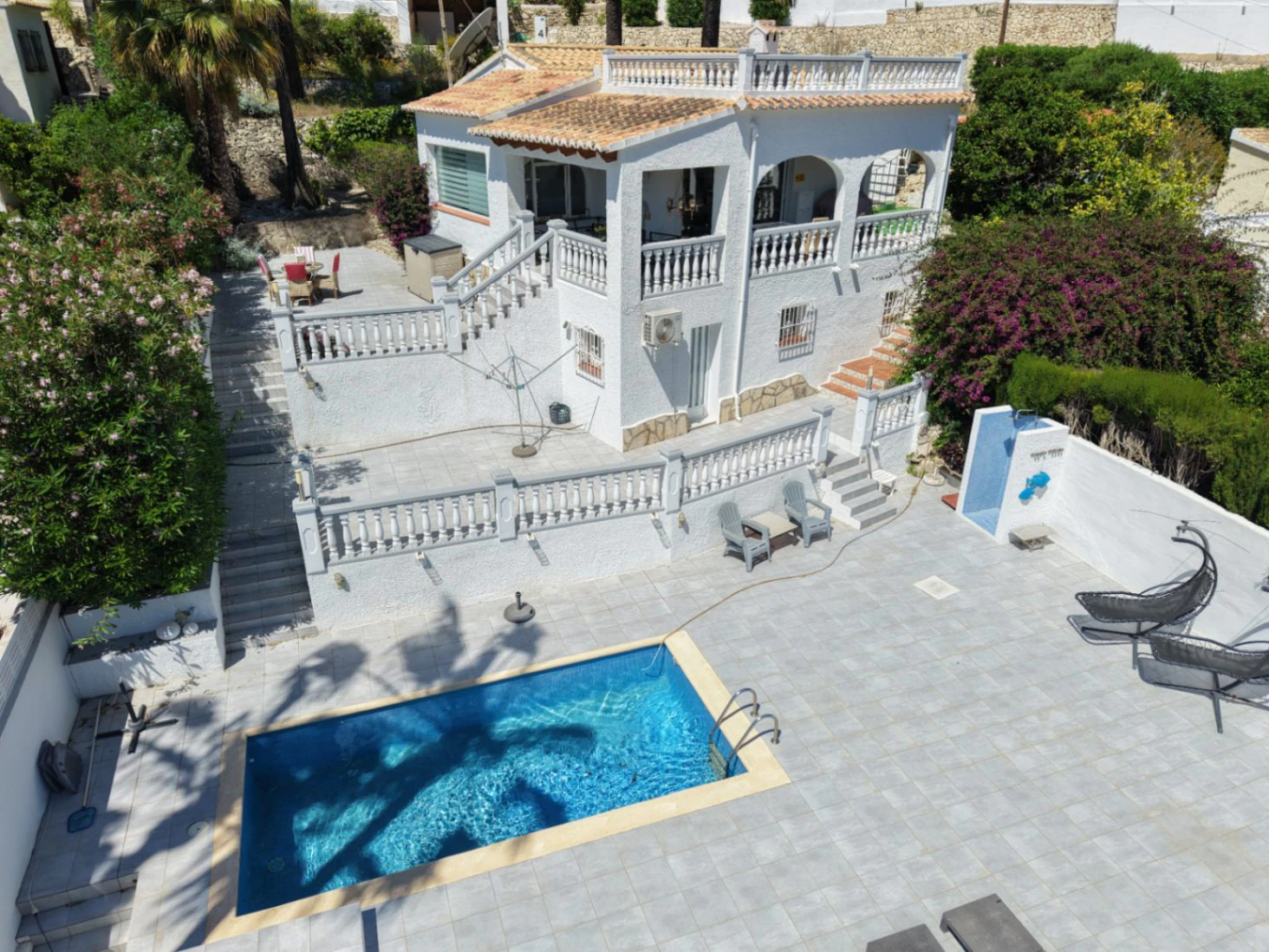 Acogedora villa con piscina privada y vistas abiertas en Benissa
