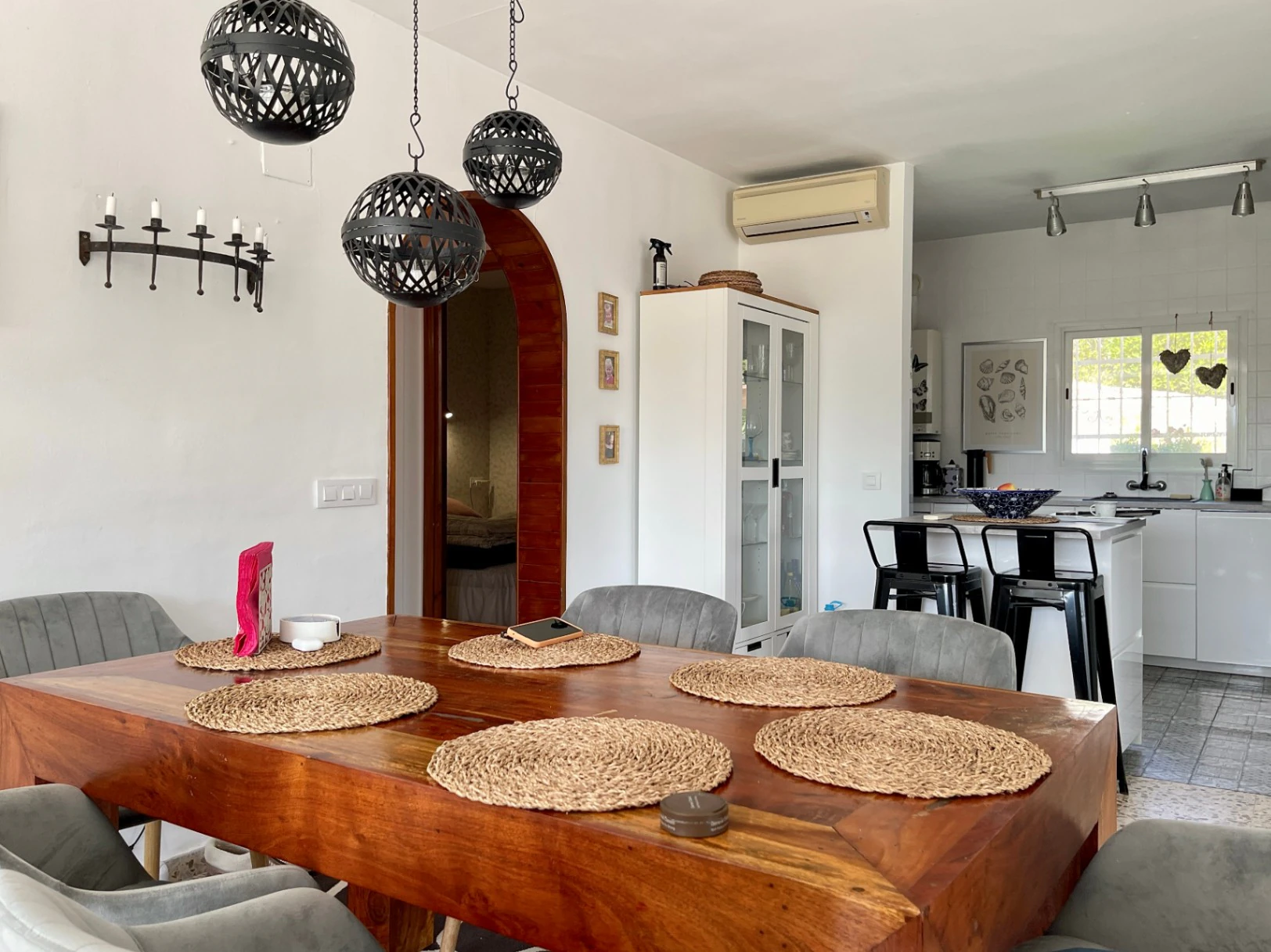 Acogedora villa con piscina privada y vistas abiertas en Benissa