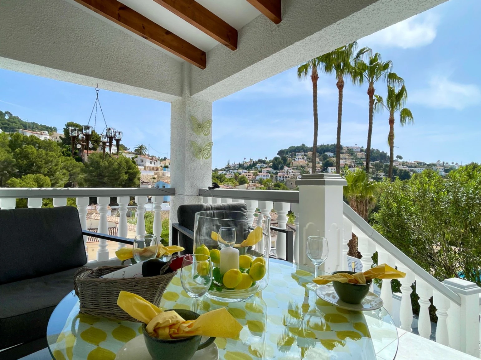 Acogedora villa con piscina privada y vistas abiertas en Benissa