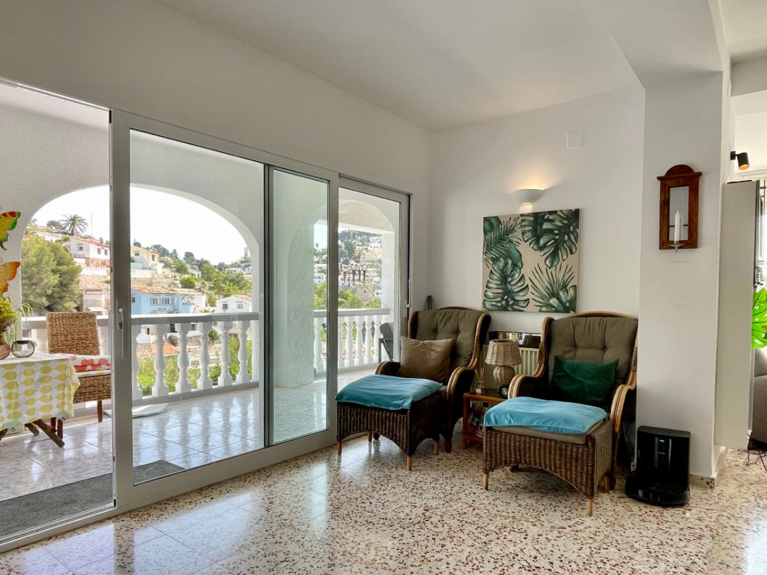 Acogedora villa con piscina privada y vistas abiertas en Benissa