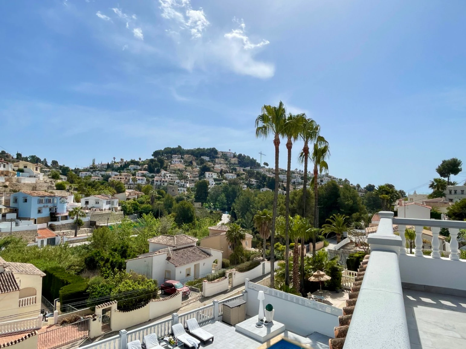 Acogedora villa con piscina privada y vistas abiertas en Benissa