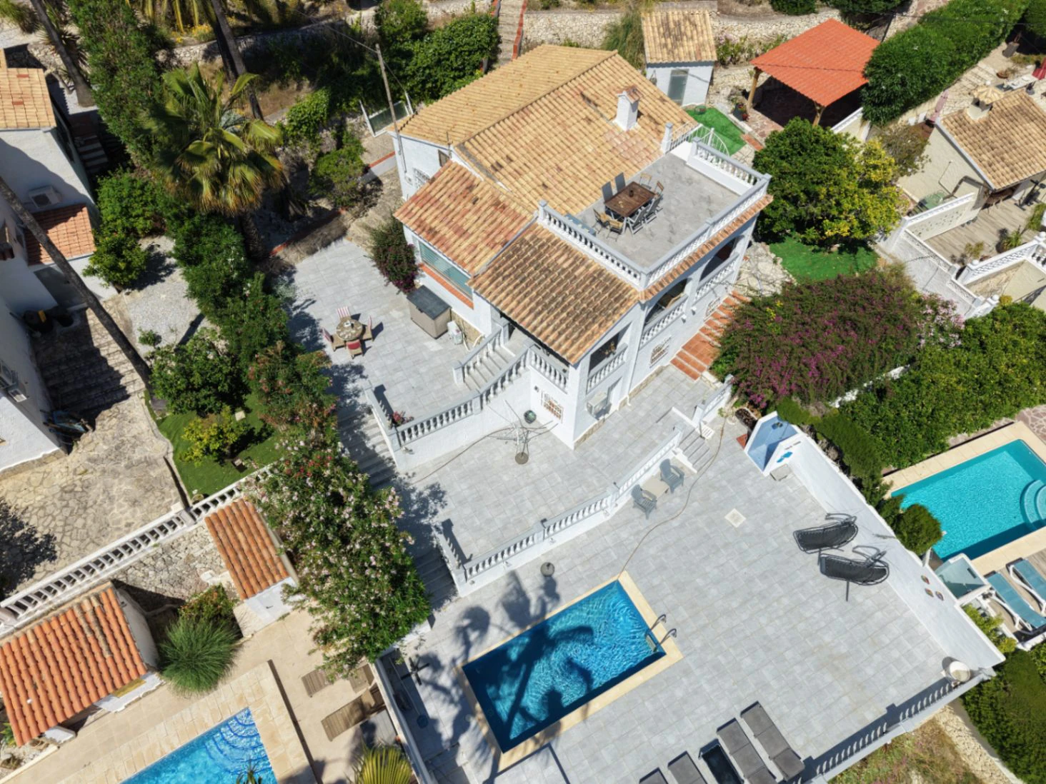 Acogedora villa con piscina privada y vistas abiertas en Benissa