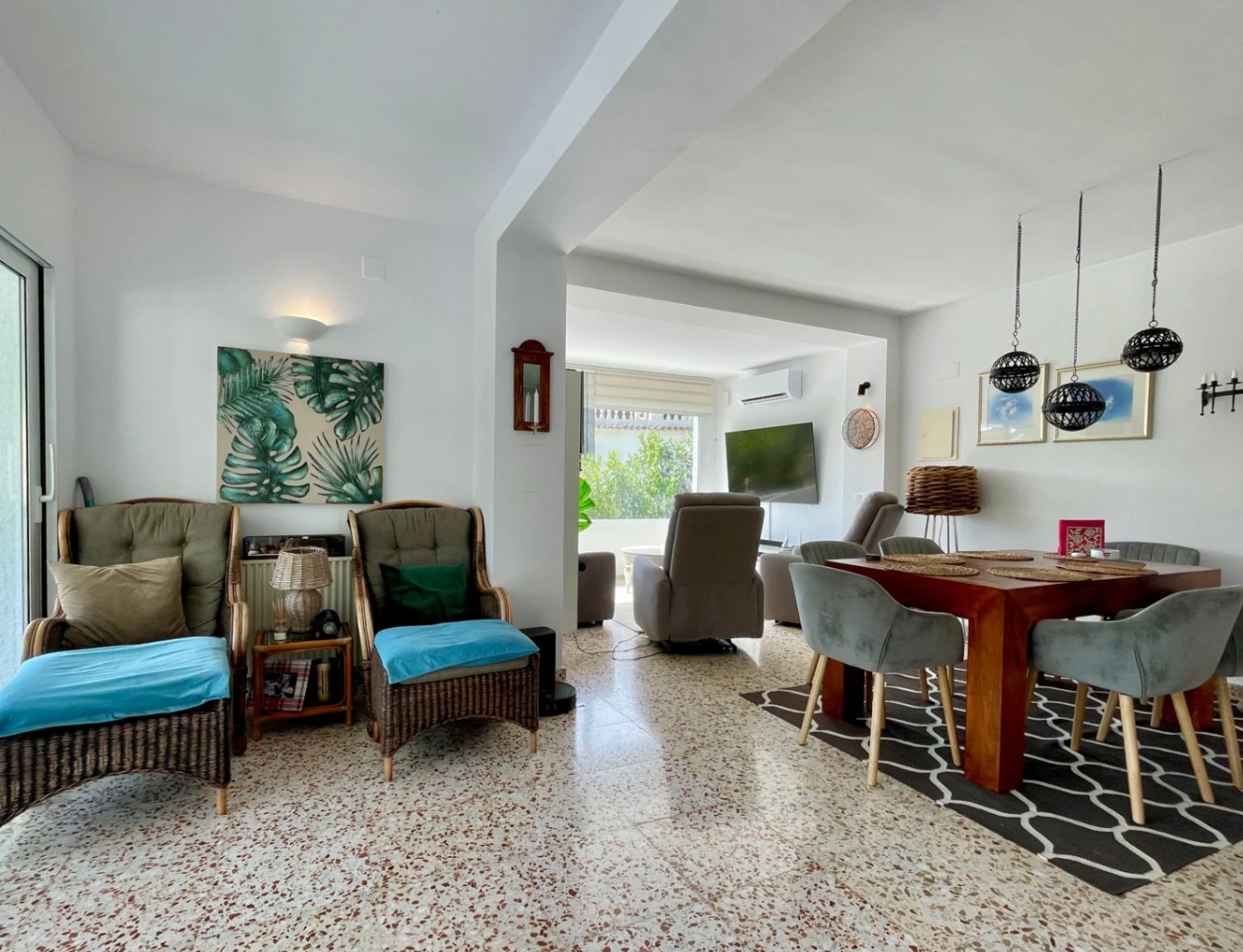 Acogedora villa con piscina privada y vistas abiertas en Benissa