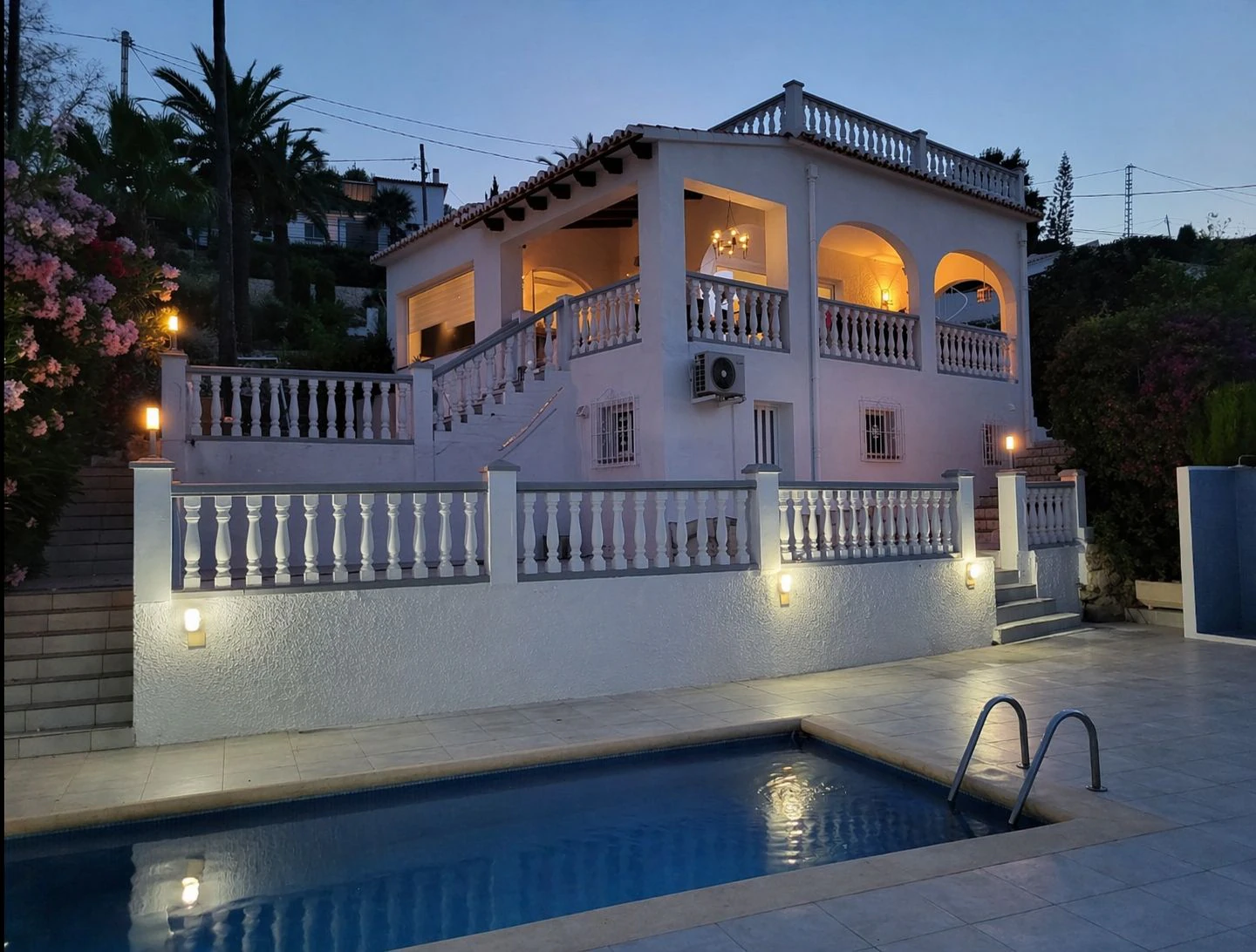 Acogedora villa con piscina privada y vistas abiertas en Benissa