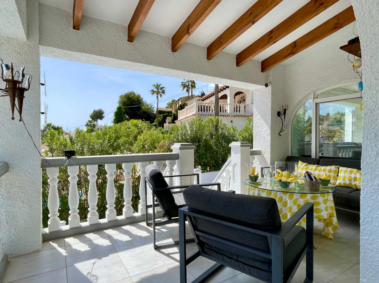 Acogedora villa con piscina privada y vistas abiertas en Benissa