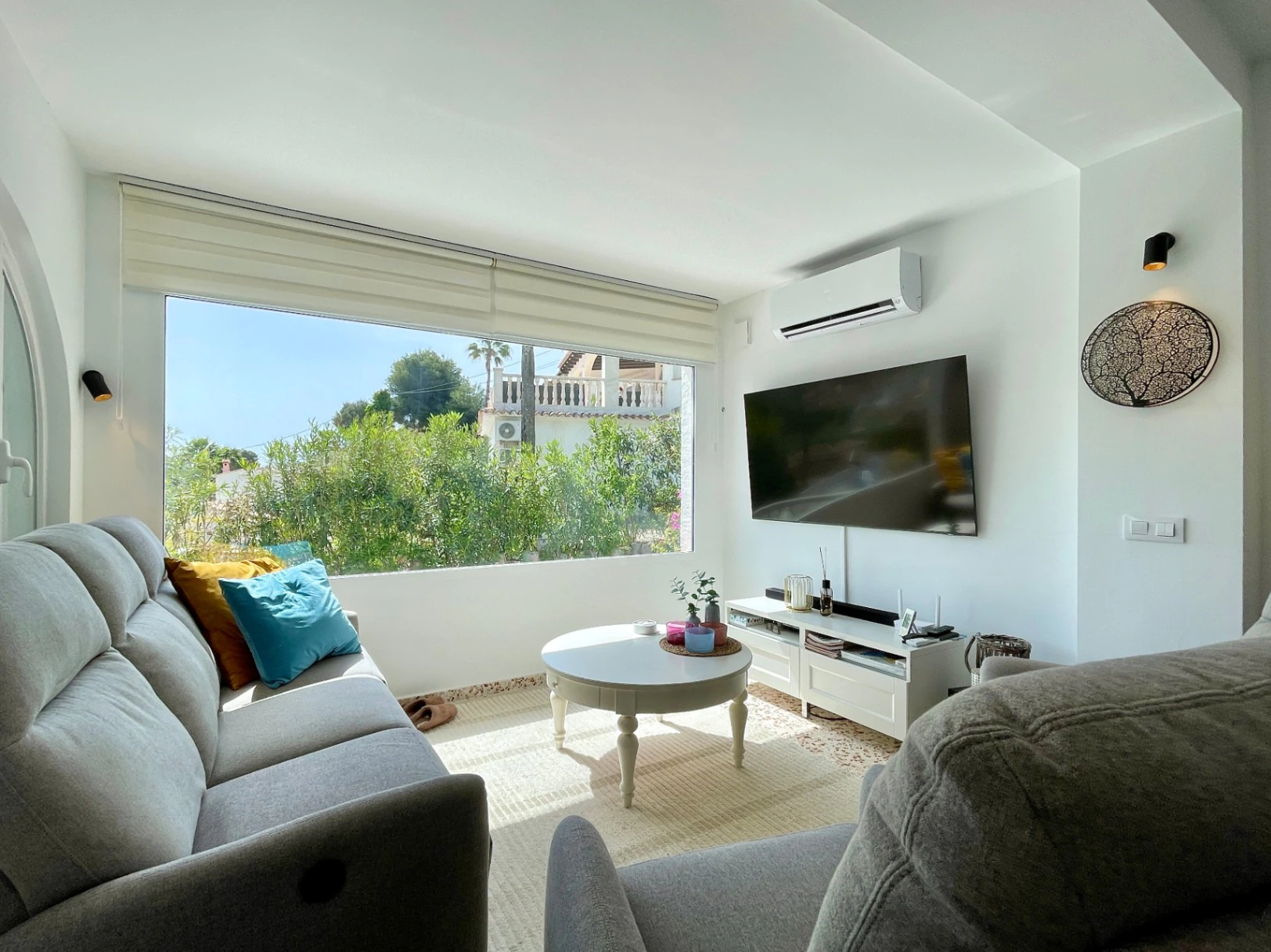 Acogedora villa con piscina privada y vistas abiertas en Benissa