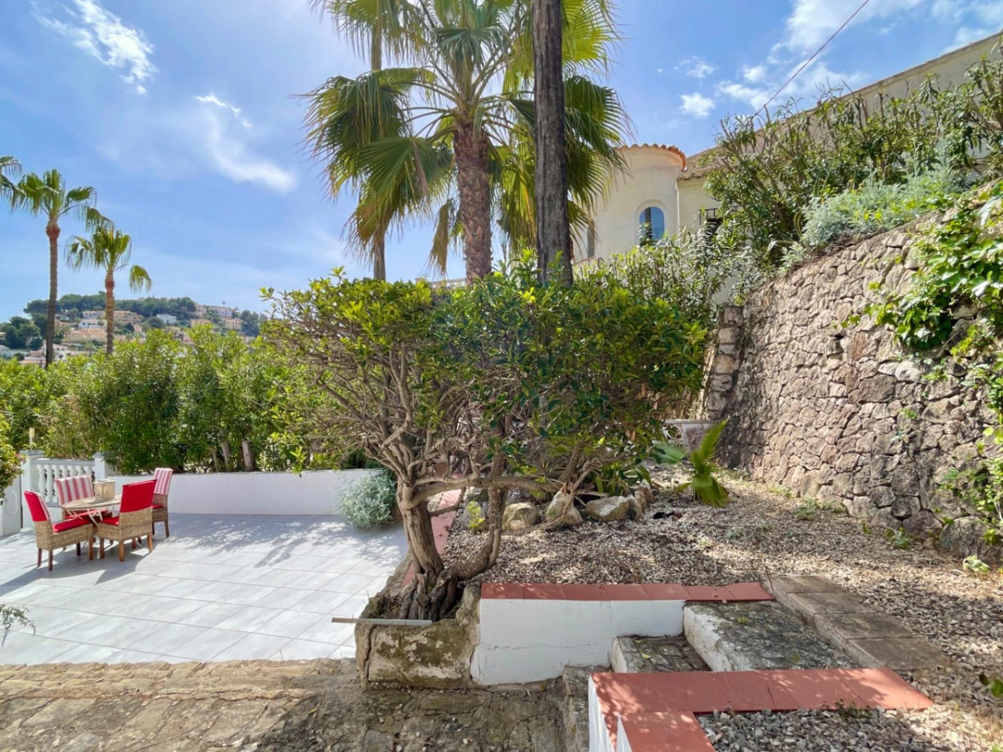 Acogedora villa con piscina privada y vistas abiertas en Benissa