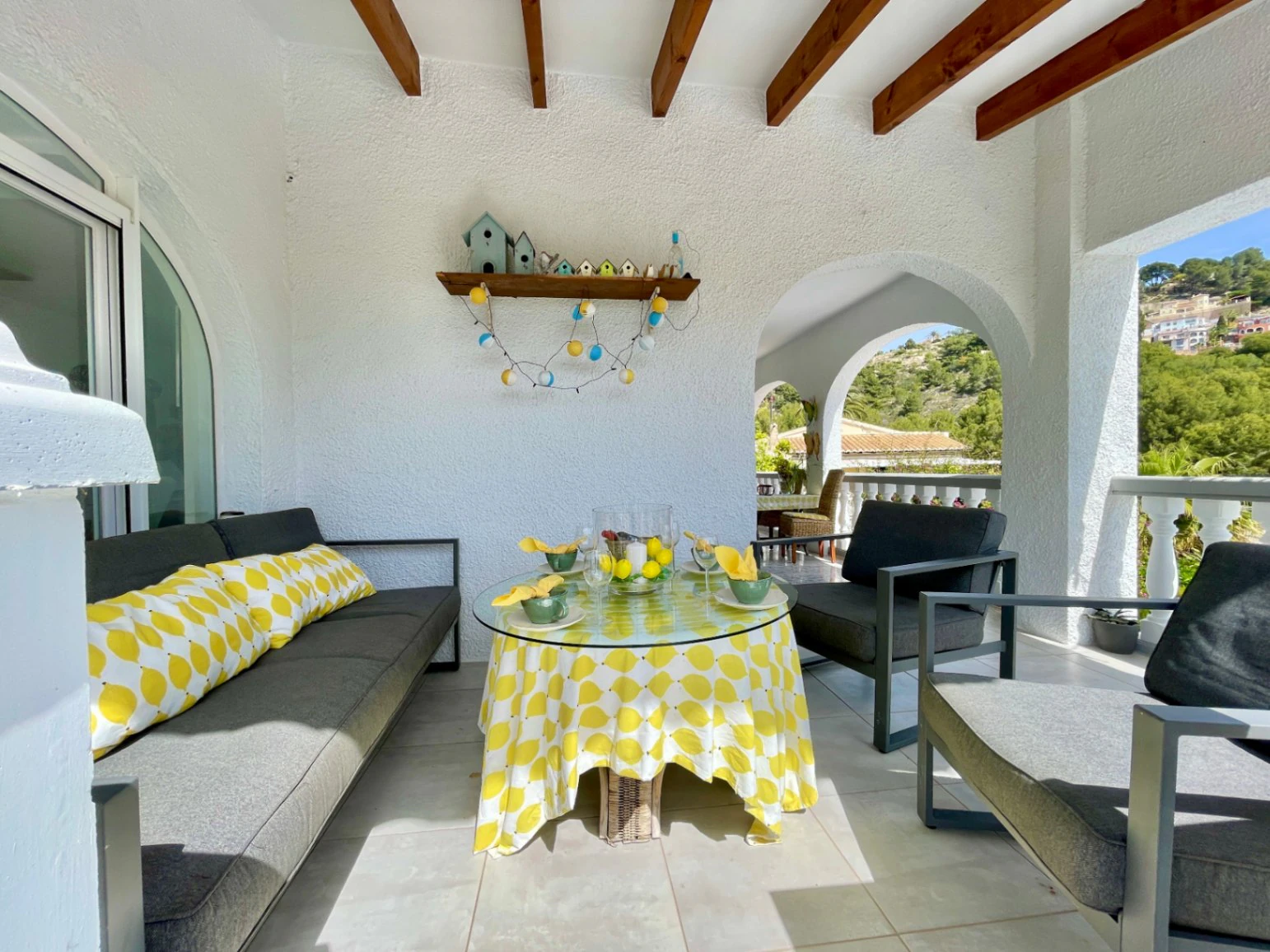 Acogedora villa con piscina privada y vistas abiertas en Benissa