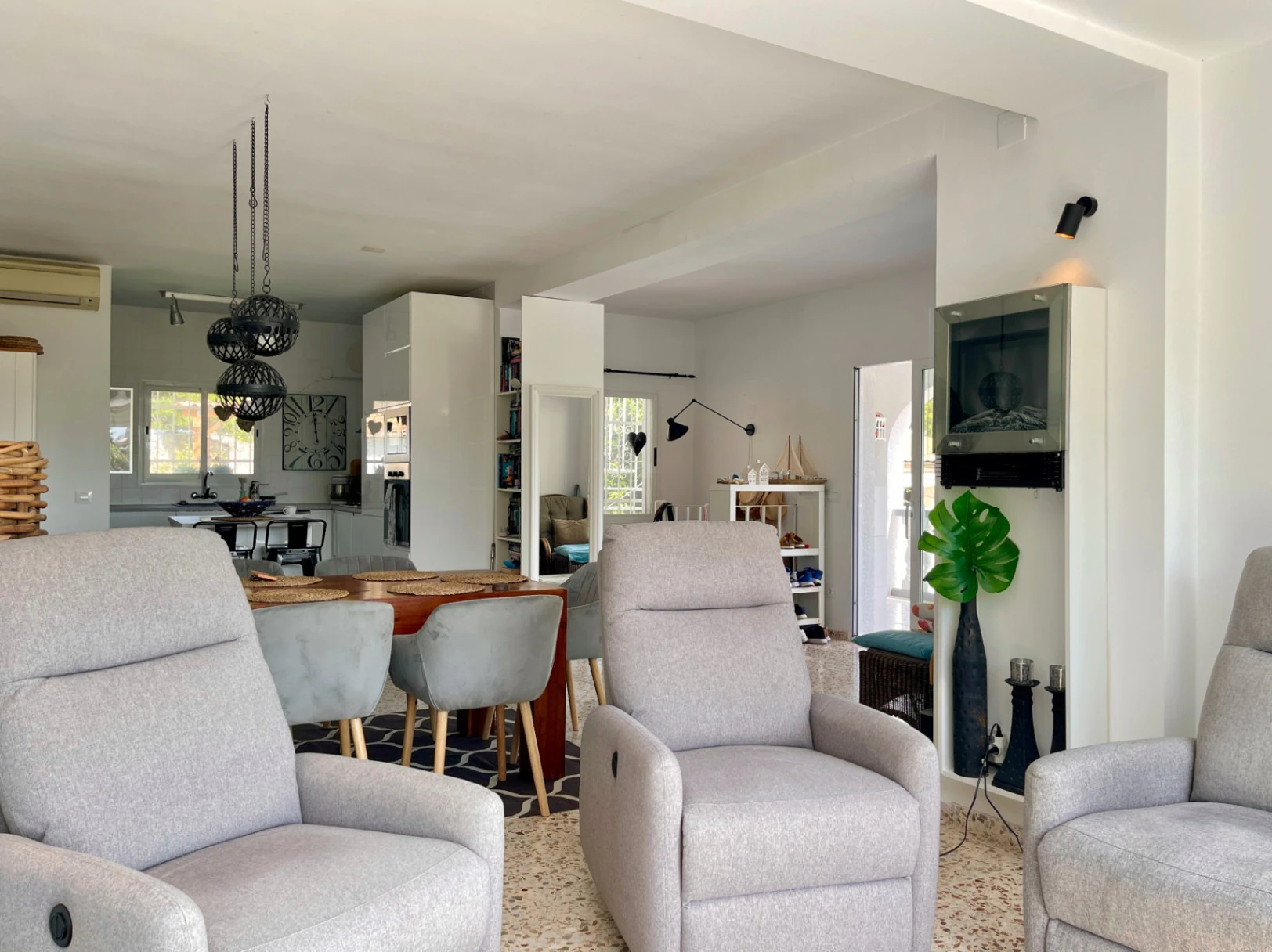 Acogedora villa con piscina privada y vistas abiertas en Benissa
