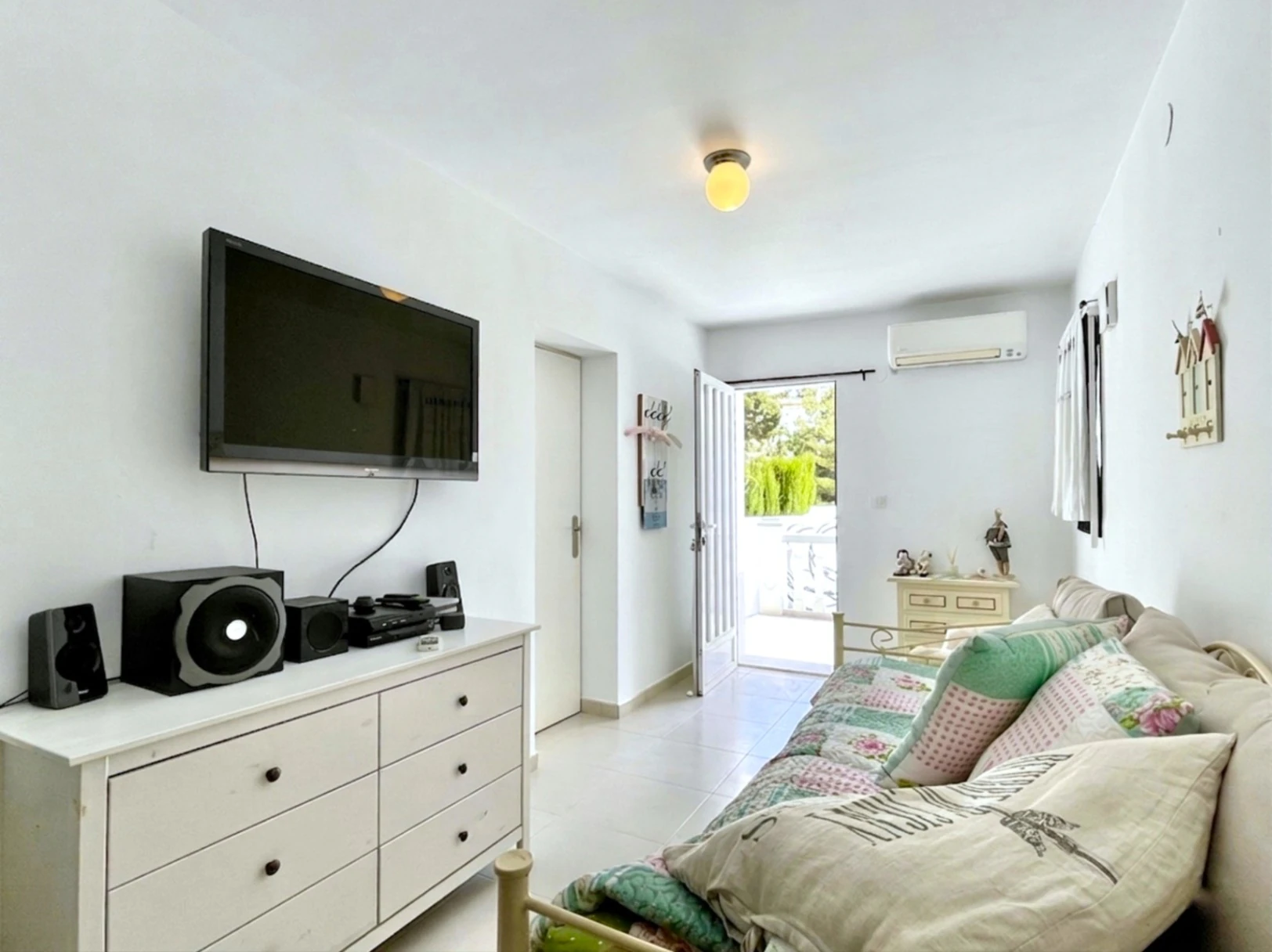Acogedora villa con piscina privada y vistas abiertas en Benissa
