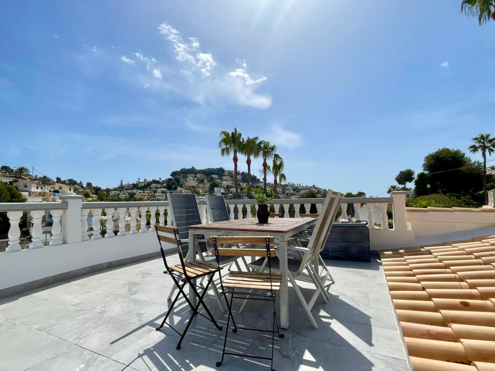 Acogedora villa con piscina privada y vistas abiertas en Benissa