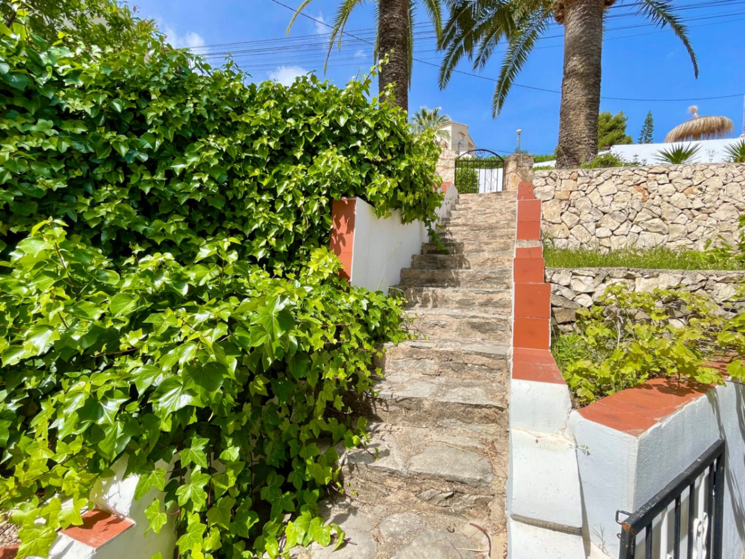 Acogedora villa con piscina privada y vistas abiertas en Benissa