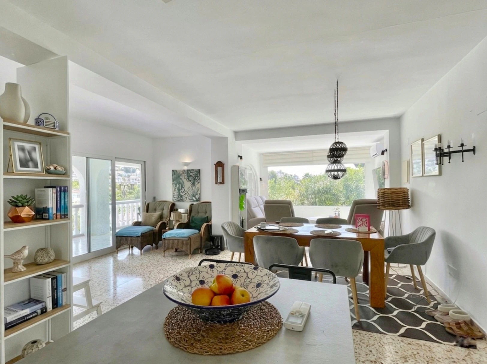 Acogedora villa con piscina privada y vistas abiertas en Benissa