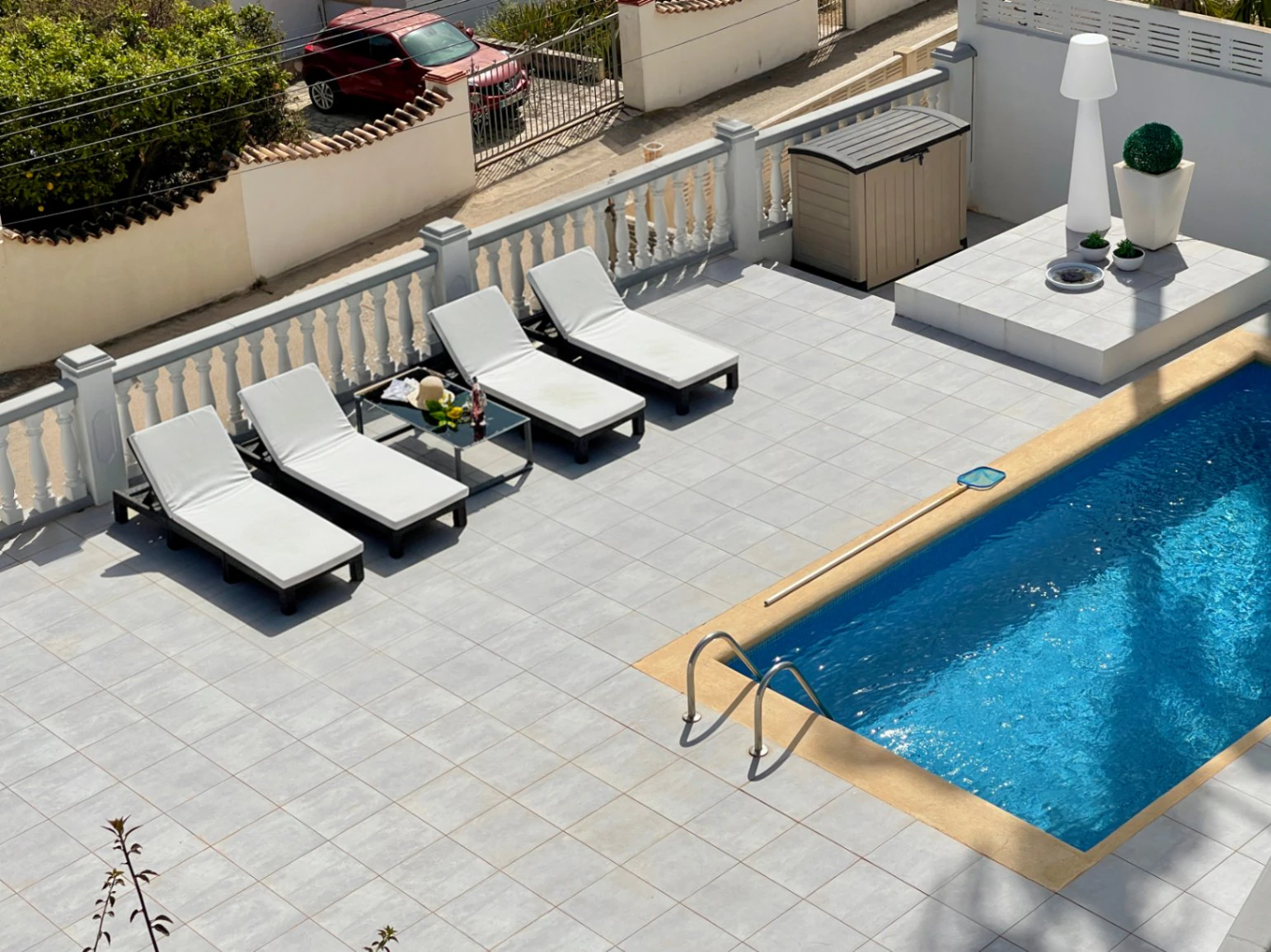 Acogedora villa con piscina privada y vistas abiertas en Benissa