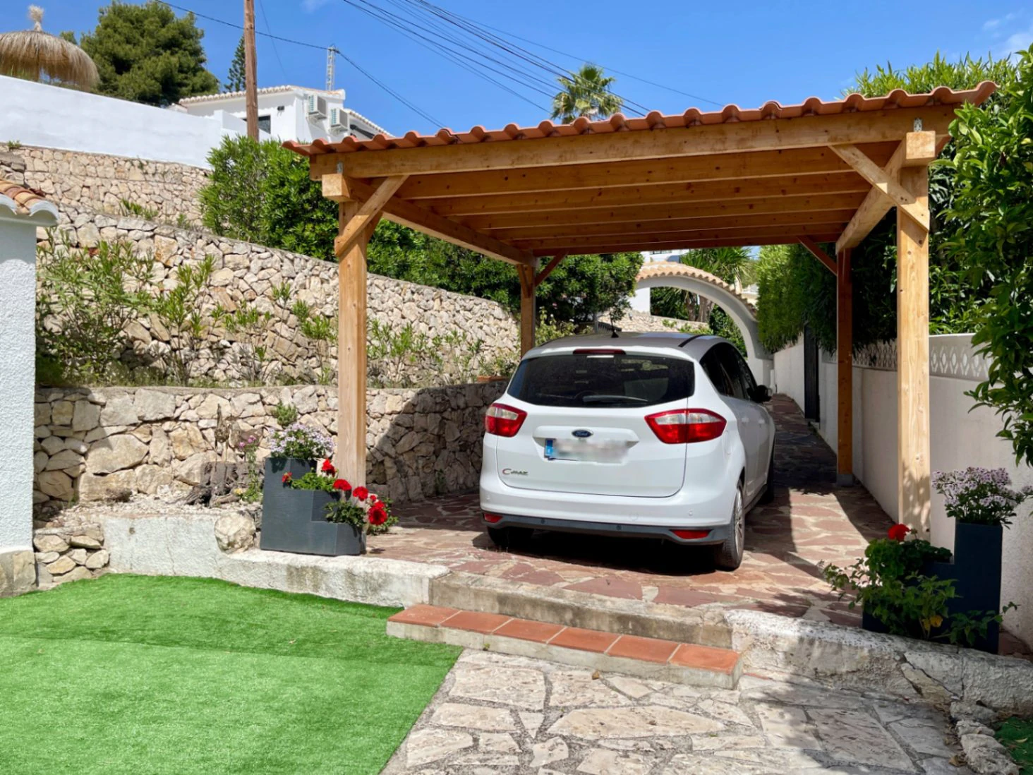 Acogedora villa con piscina privada y vistas abiertas en Benissa