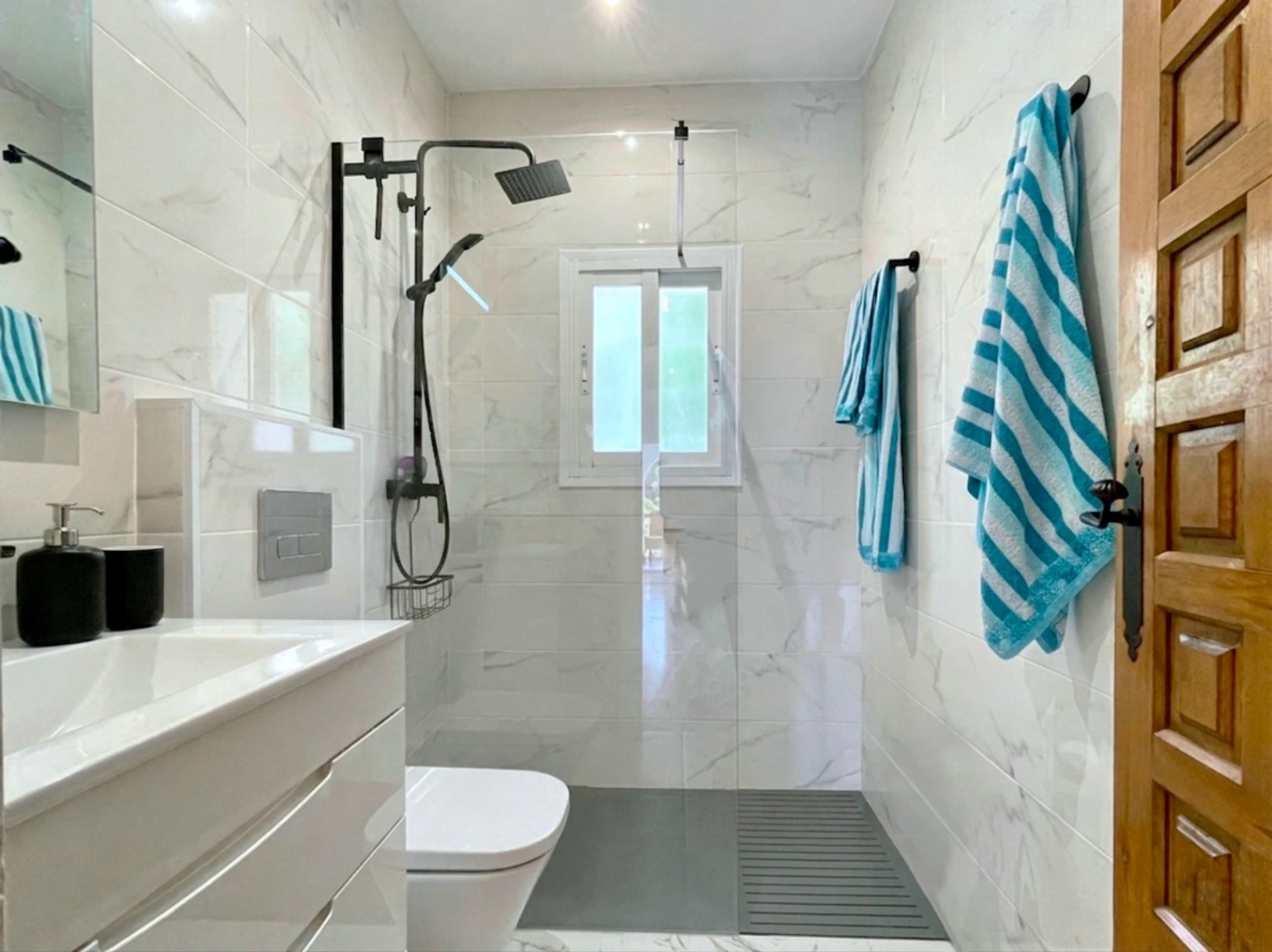 Acogedora villa con piscina privada y vistas abiertas en Benissa