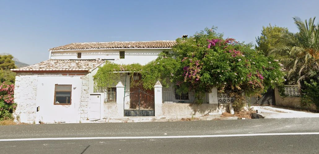 Para reformar: finca en venta en Benissa