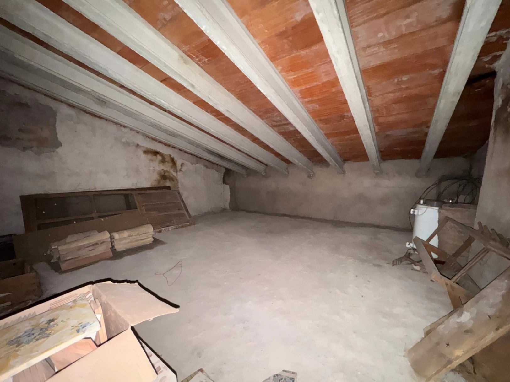 Dorpswoning te renoveren in het centrum van Teulada met patio en groot investeringspotentieel
