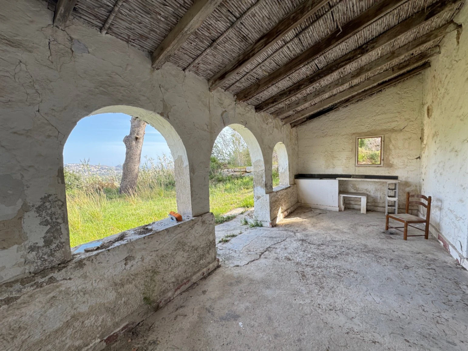 Landhuis met uitzicht op zee in Teulada · Perceel van 7.300 m² met te renoveren huis en veel potentie