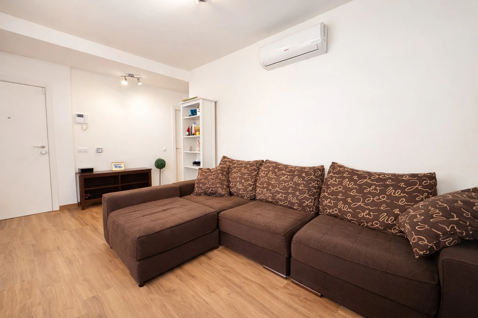 Gelijkvloers appartement te koop in Teulada met patio, dubbele parkeerplaats en berging – Calle Ibiza