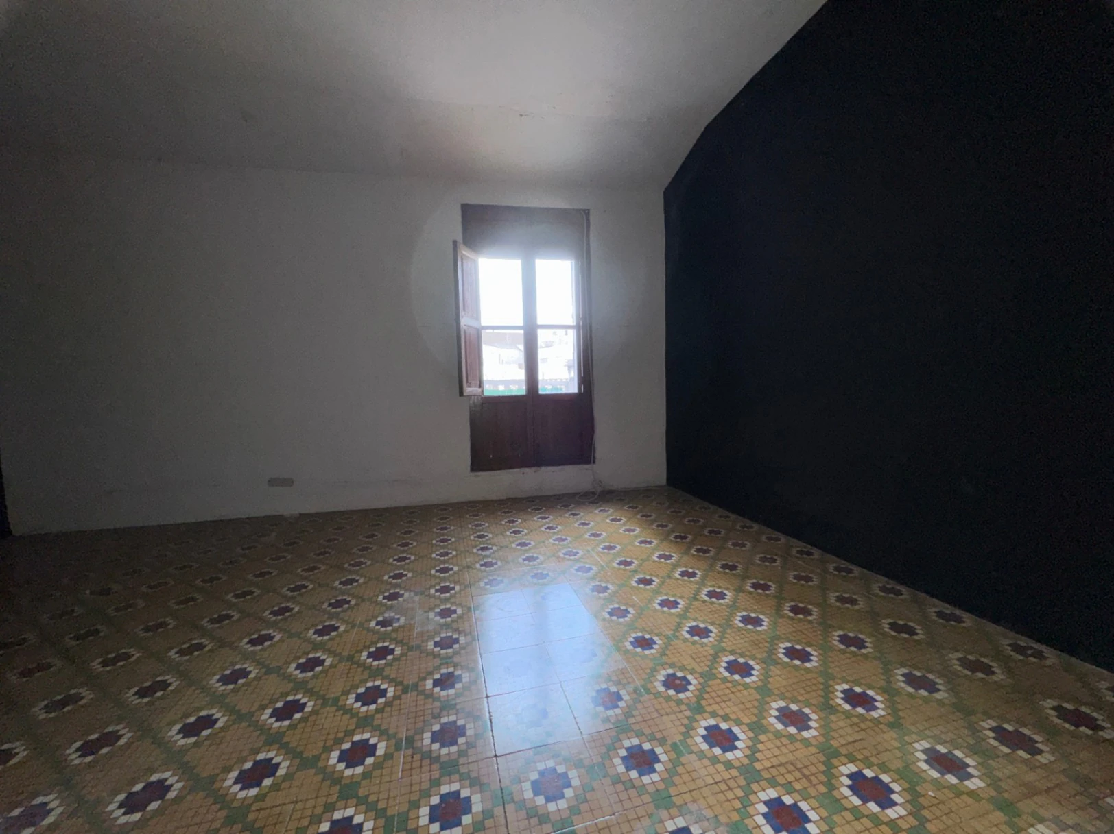 Dorpswoning te renoveren in het centrum van Teulada met patio en groot investeringspotentieel
