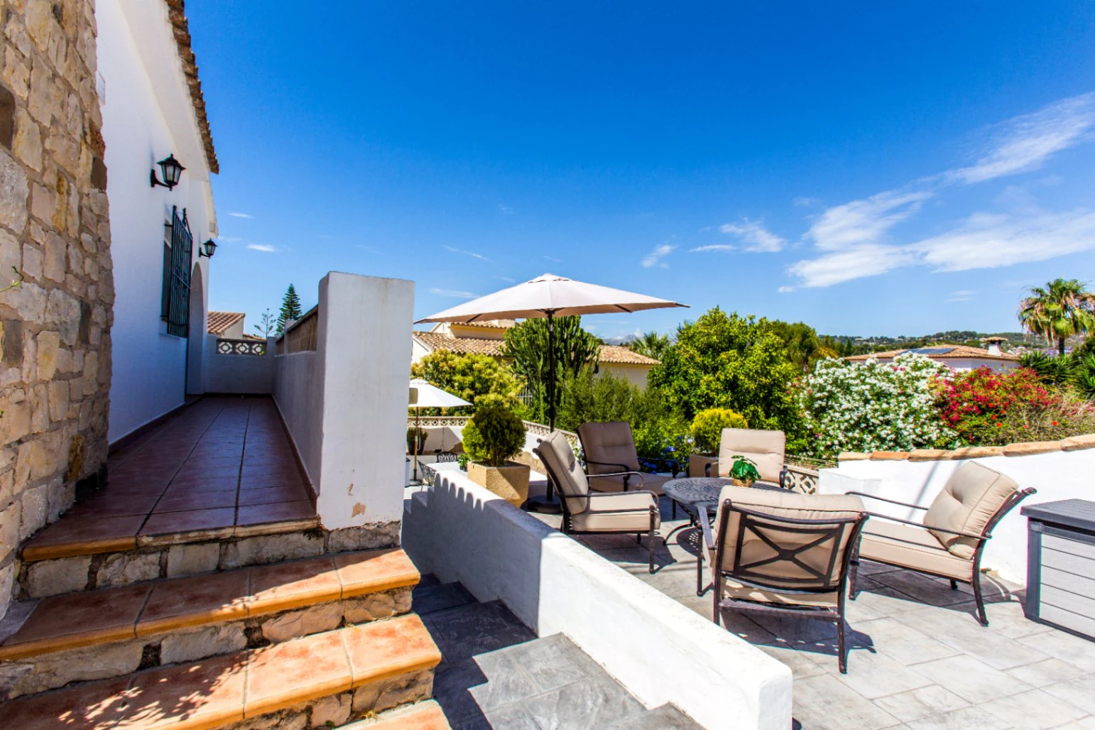 Deels gerenoveerde villa te koop in Benissa Costa