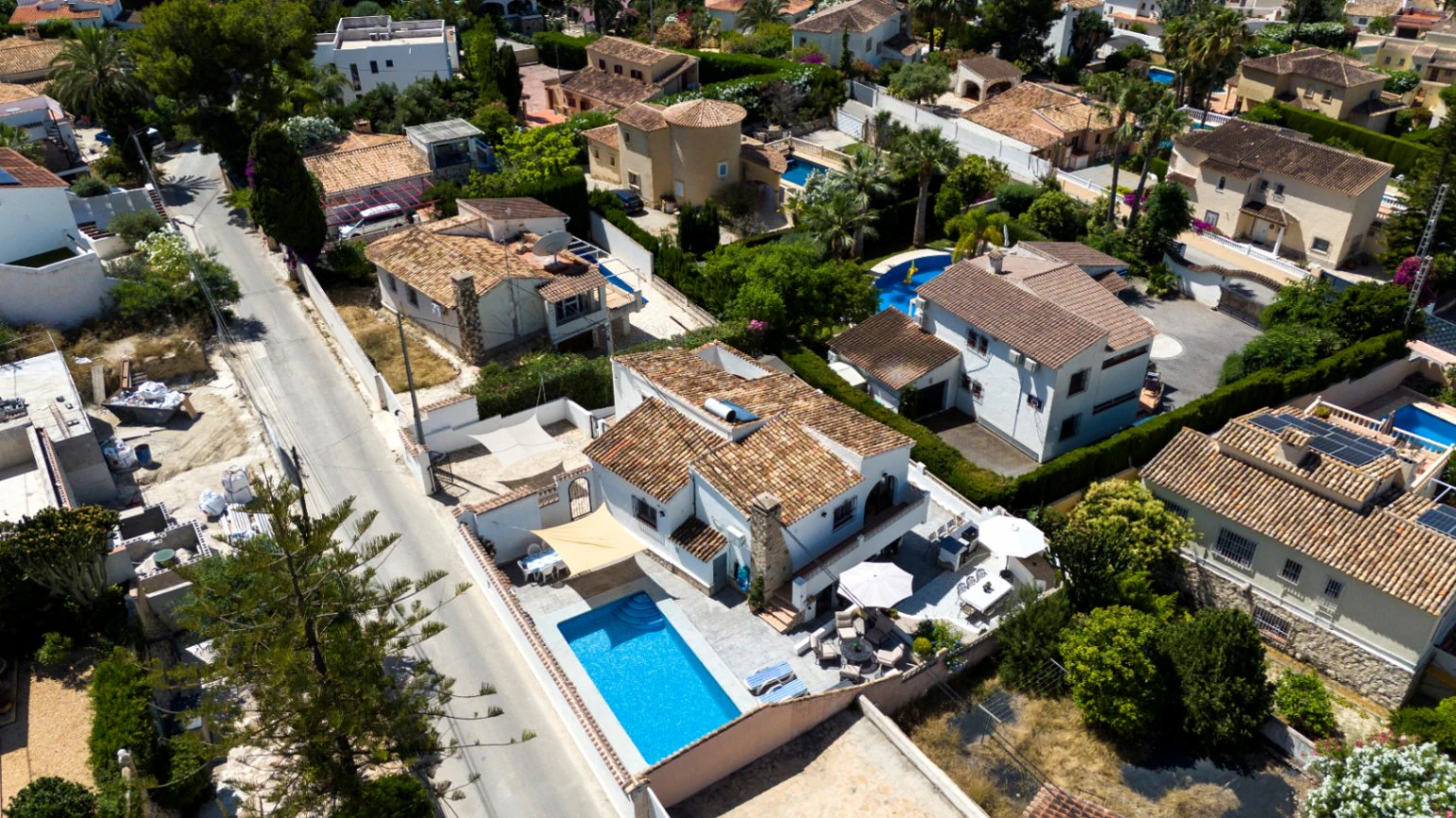 Deels gerenoveerde villa te koop in Benissa Costa