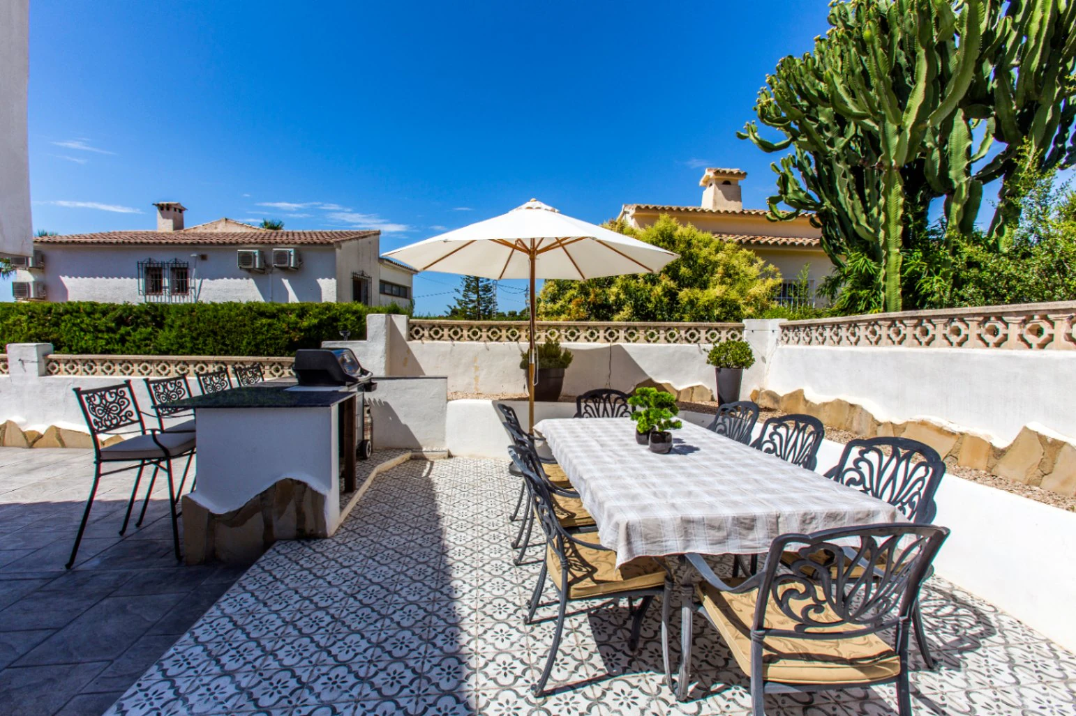 Deels gerenoveerde villa te koop in Benissa Costa
