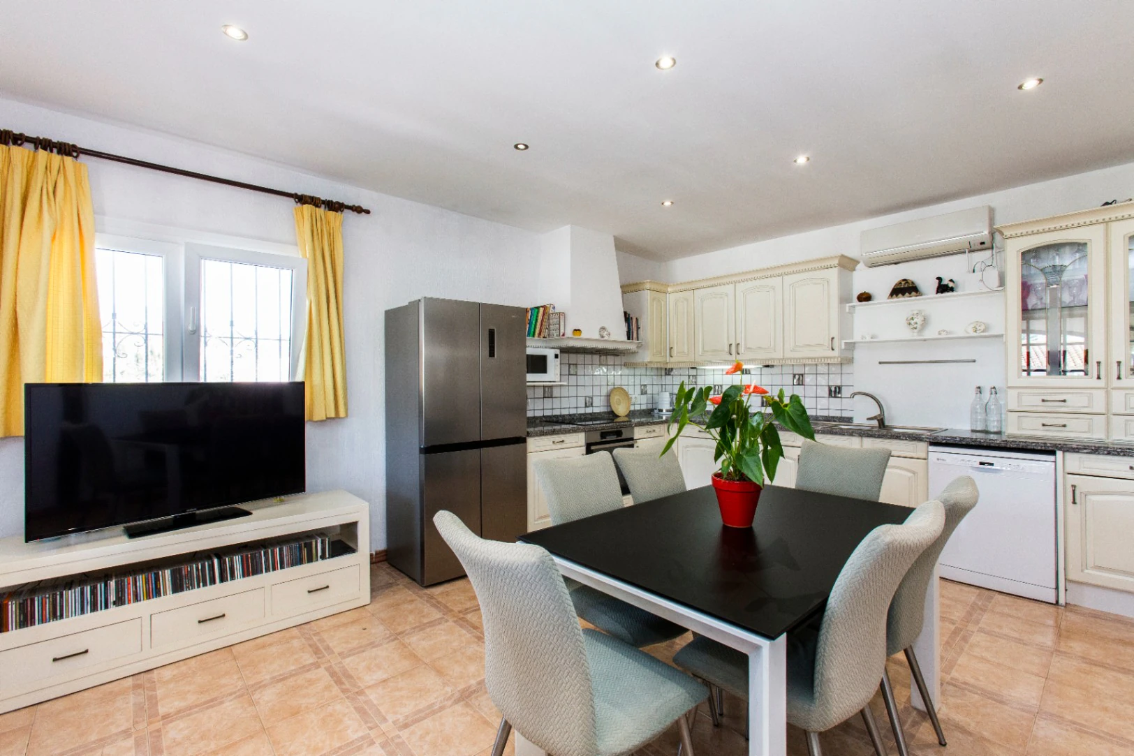 Deels gerenoveerde villa te koop in Benissa Costa