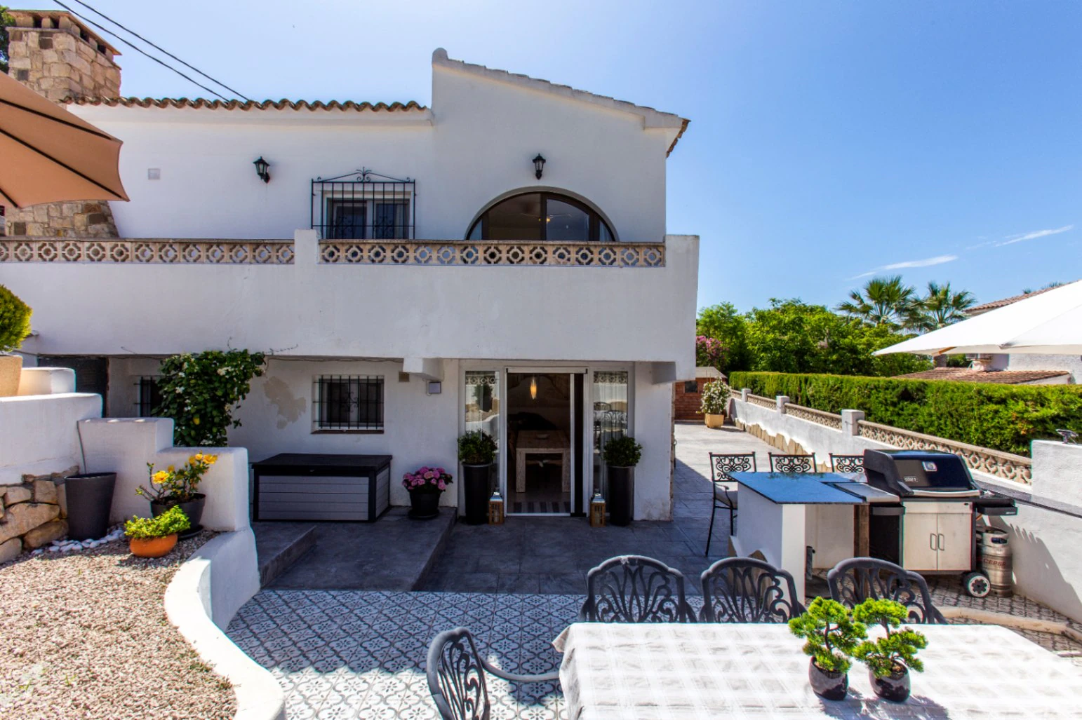 Deels gerenoveerde villa te koop in Benissa Costa