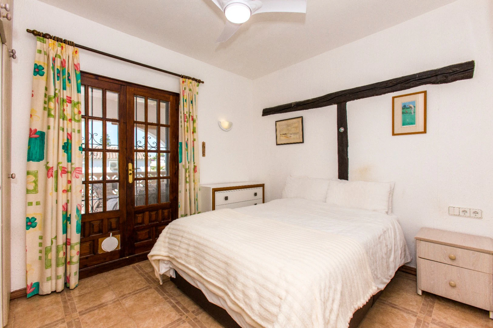 Deels gerenoveerde villa te koop in Benissa Costa