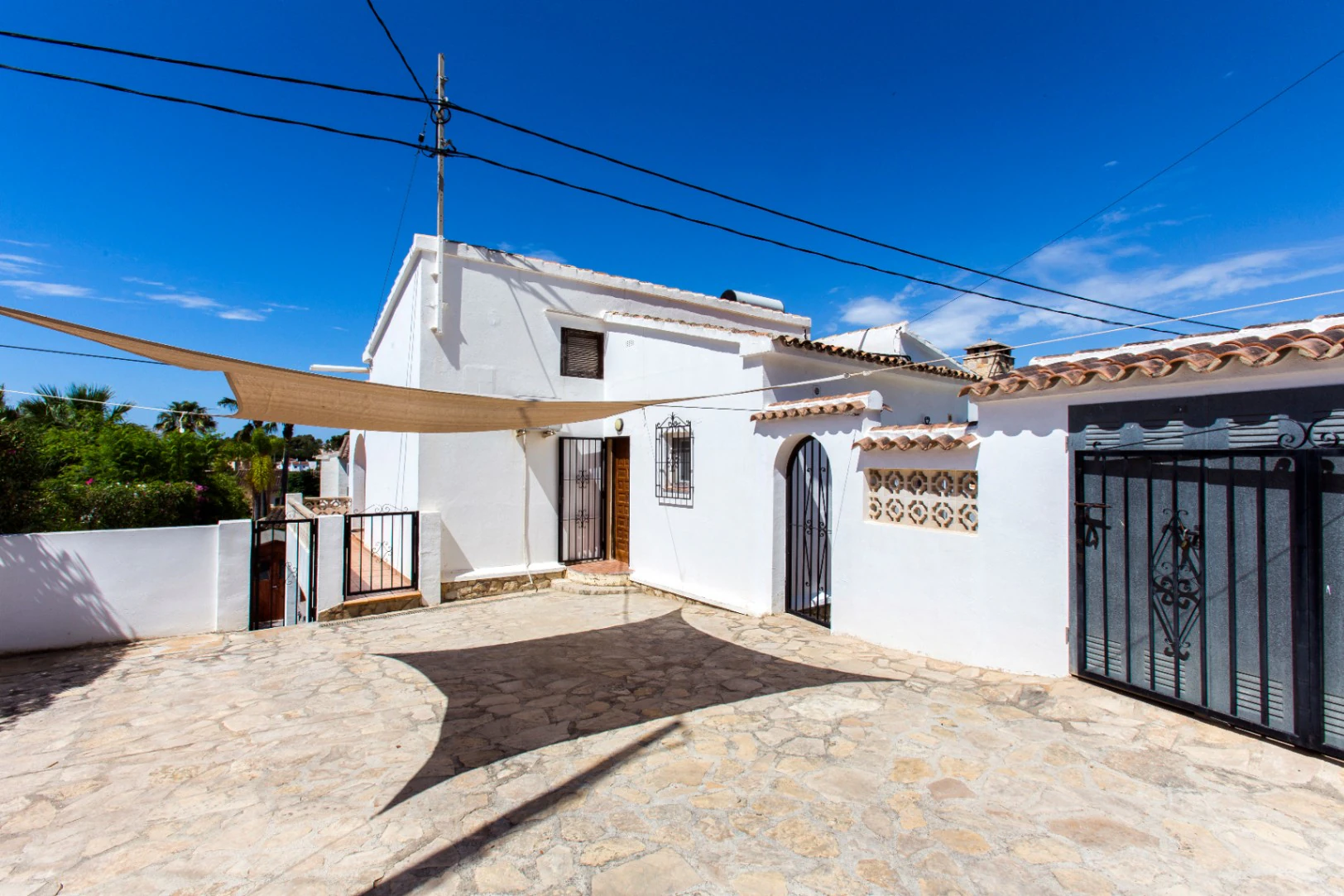 Deels gerenoveerde villa te koop in Benissa Costa