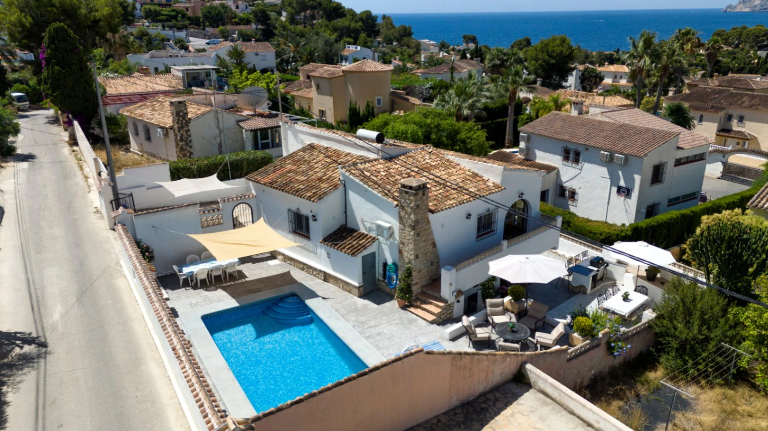 Deels gerenoveerde villa te koop in Benissa Costa