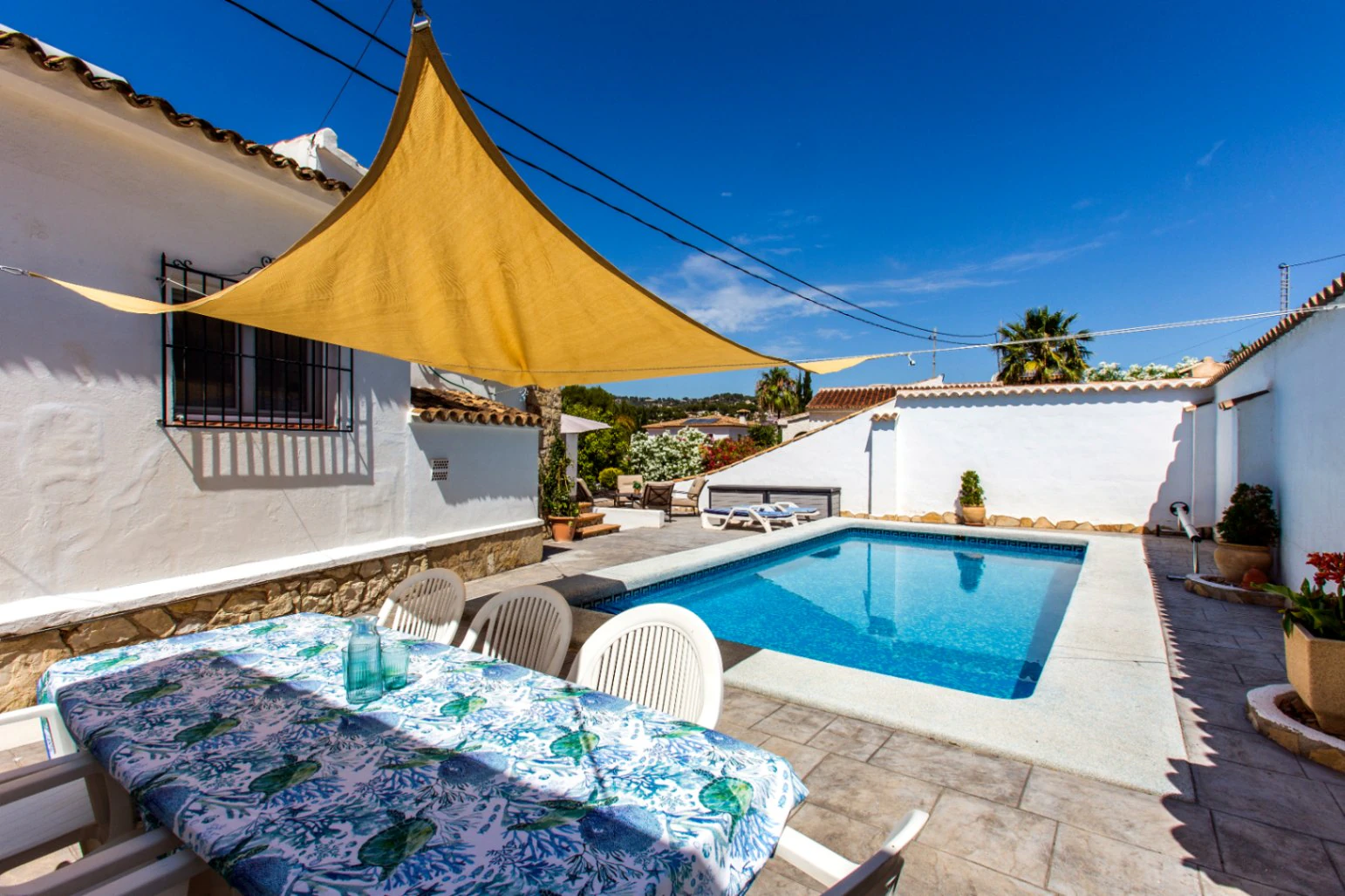 Deels gerenoveerde villa te koop in Benissa Costa