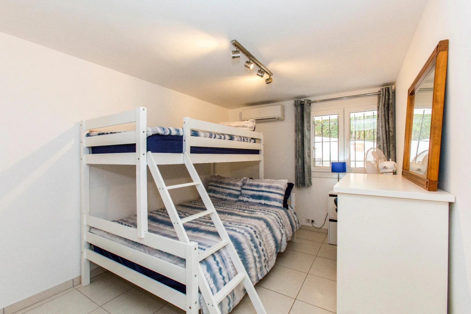 Deels gerenoveerde villa te koop in Benissa Costa