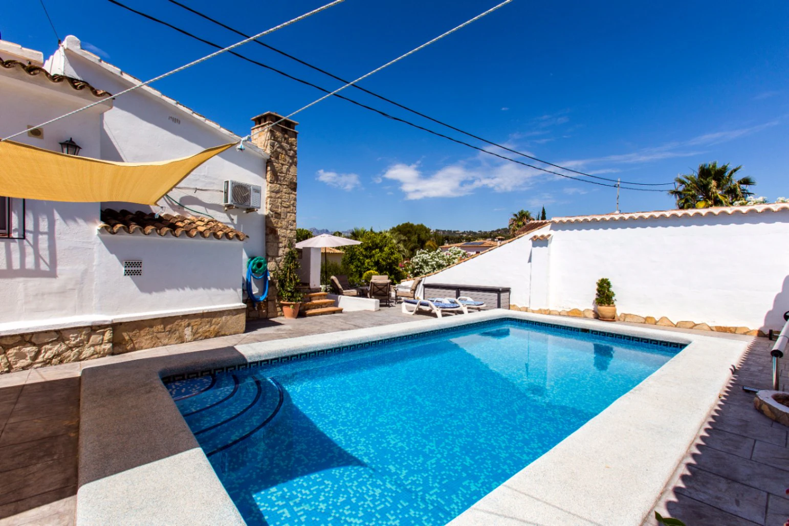 Deels gerenoveerde villa te koop in Benissa Costa