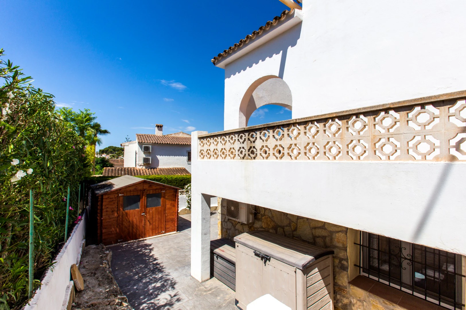 Deels gerenoveerde villa te koop in Benissa Costa