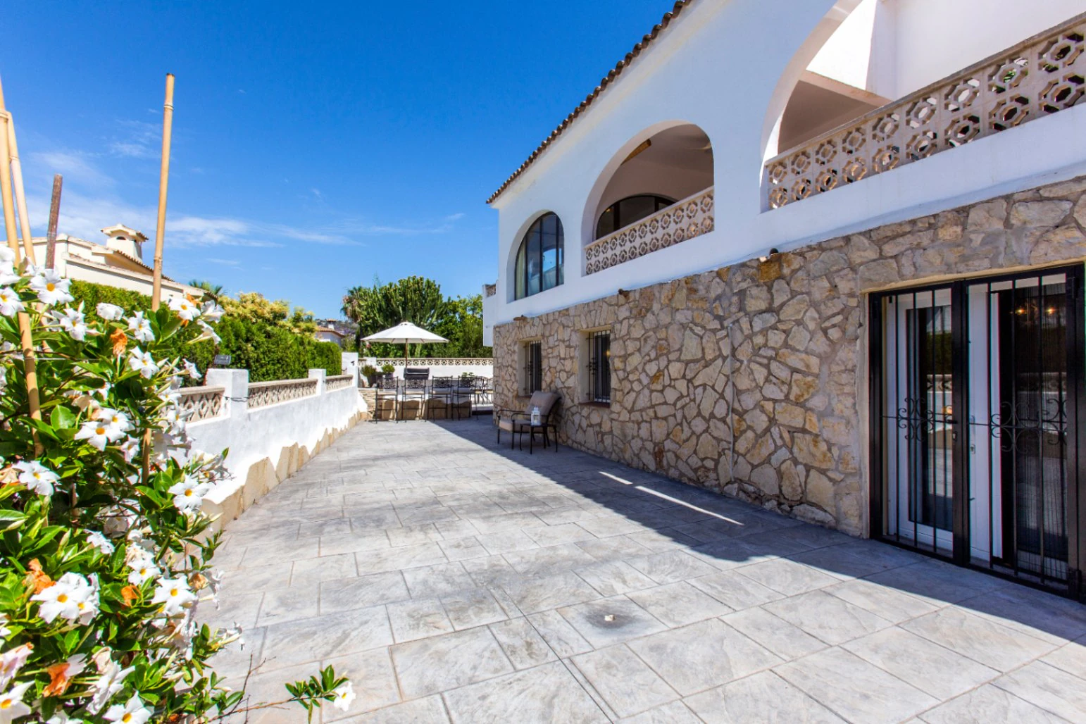 Deels gerenoveerde villa te koop in Benissa Costa