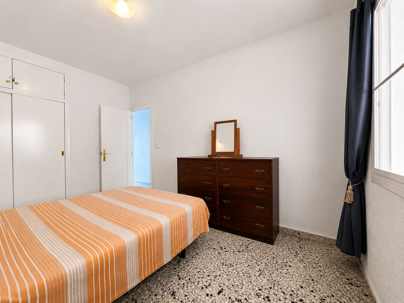 Encantador bungalow cerca de la playa, tiendas, restaurantes y todos los servicios