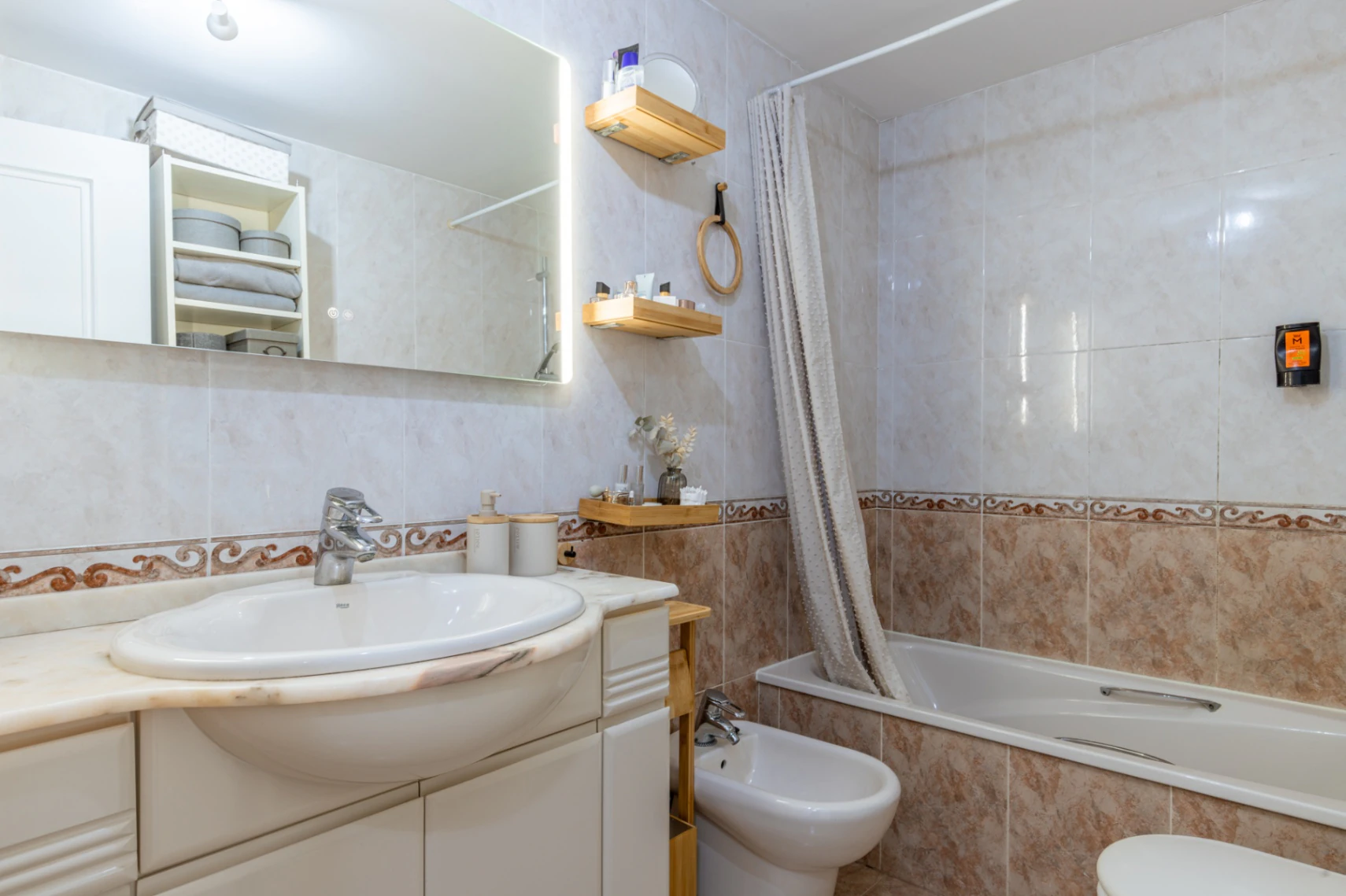 Apartamento con terrazas y vistas al mar en venta en el centro de Moraira