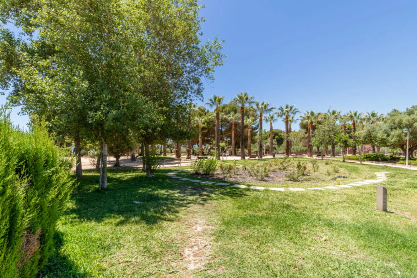 Apartamento con terrazas y vistas al mar en venta en el centro de Moraira